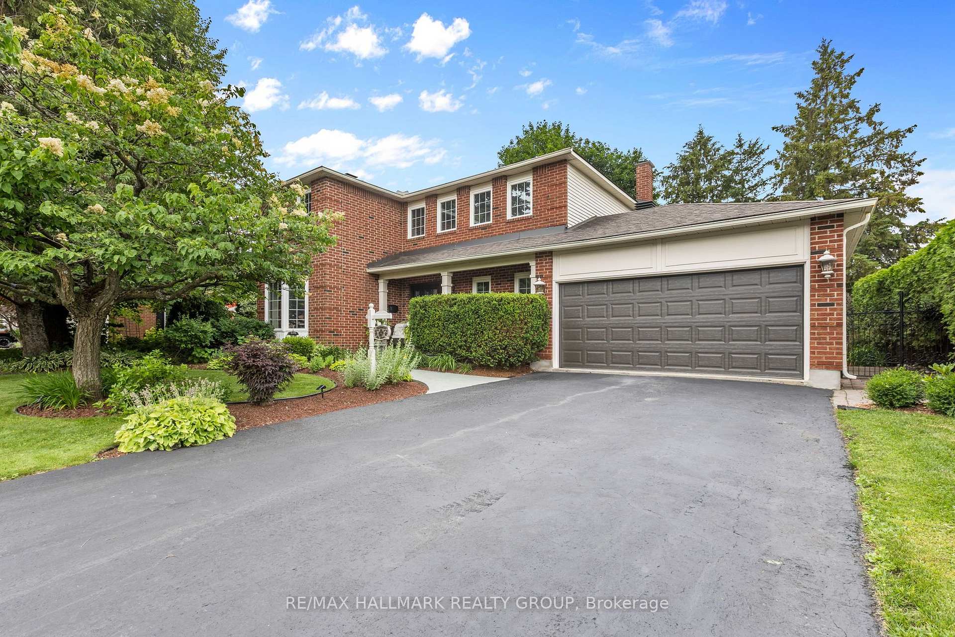 Photo 3 of 1348 Turner Crescent, Ottawa, Bilberry Creek/Queenswood Heights — HOMEH