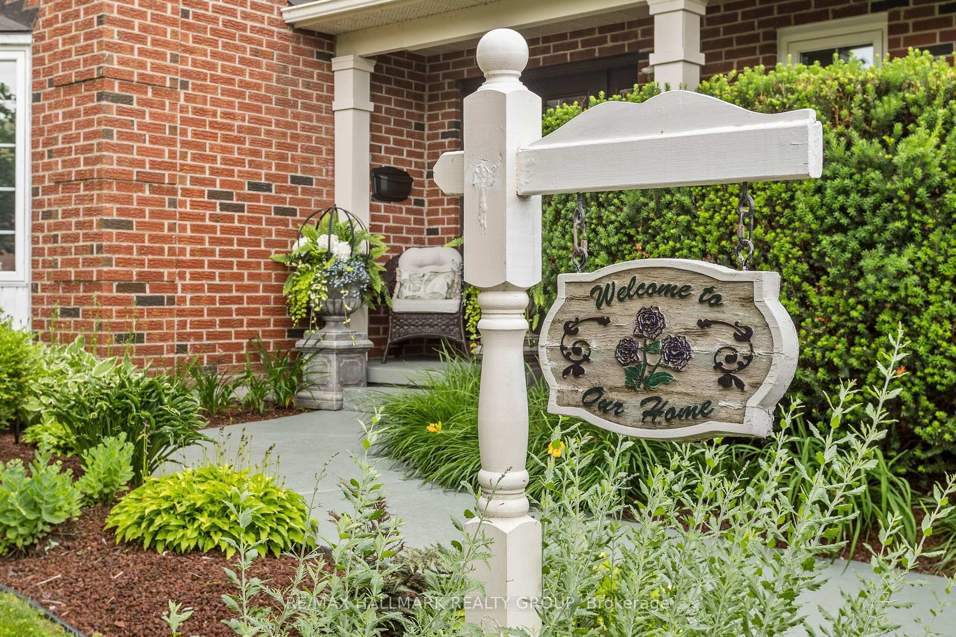 Photo 5 of 1348 Turner Crescent, Ottawa, Bilberry Creek/Queenswood Heights — HOMEH