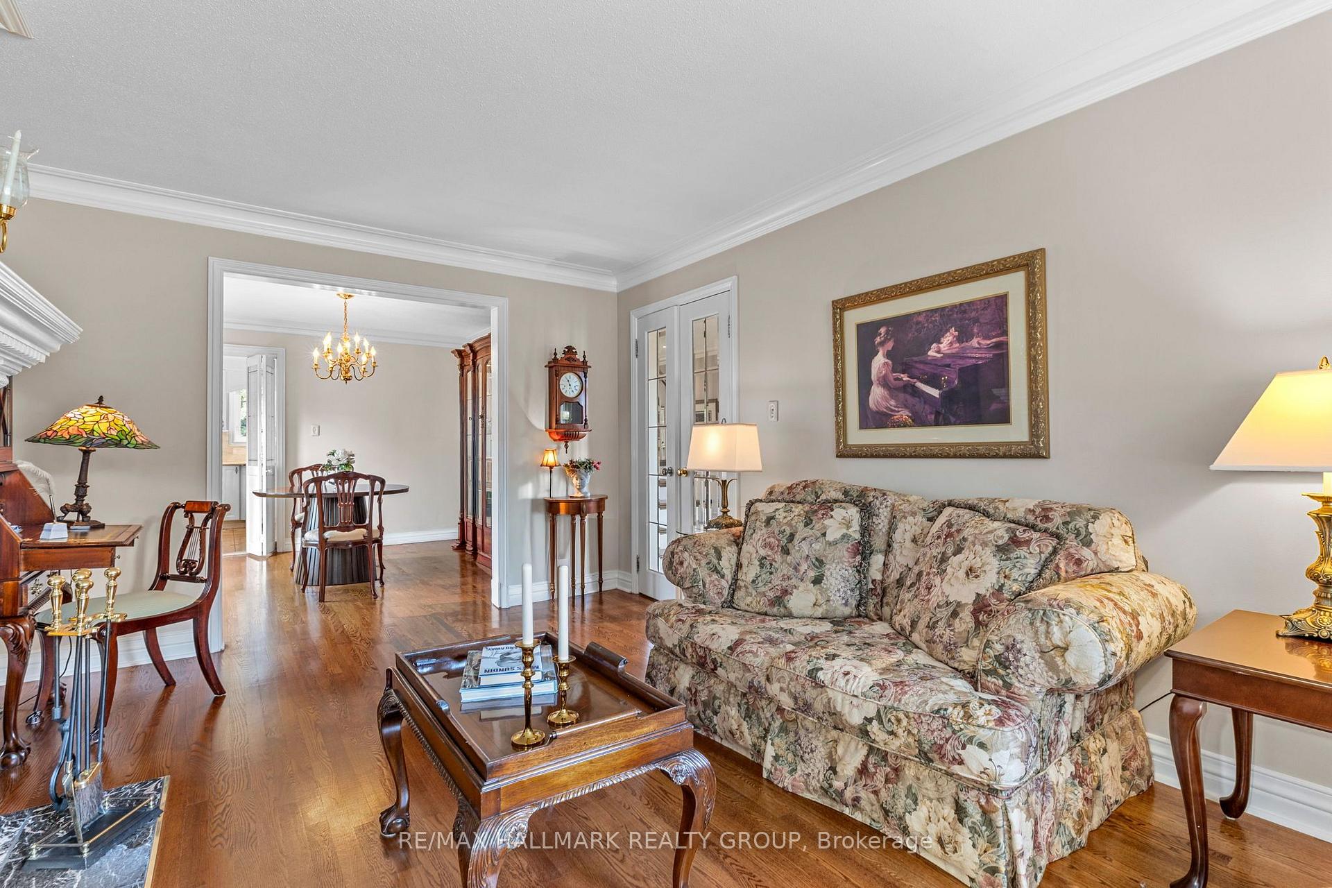 Photo 11 of 1348 Turner Crescent, Ottawa, Bilberry Creek/Queenswood Heights — HOMEH