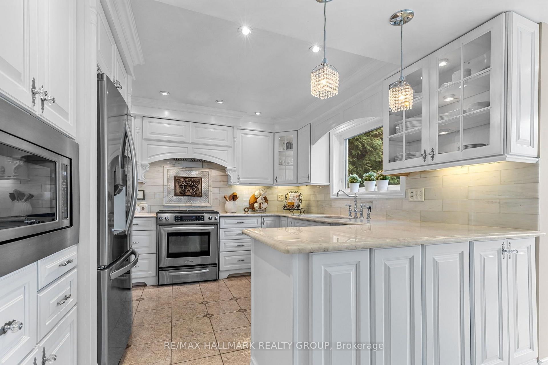 Photo 14 of 1348 Turner Crescent, Ottawa, Bilberry Creek/Queenswood Heights — HOMEH