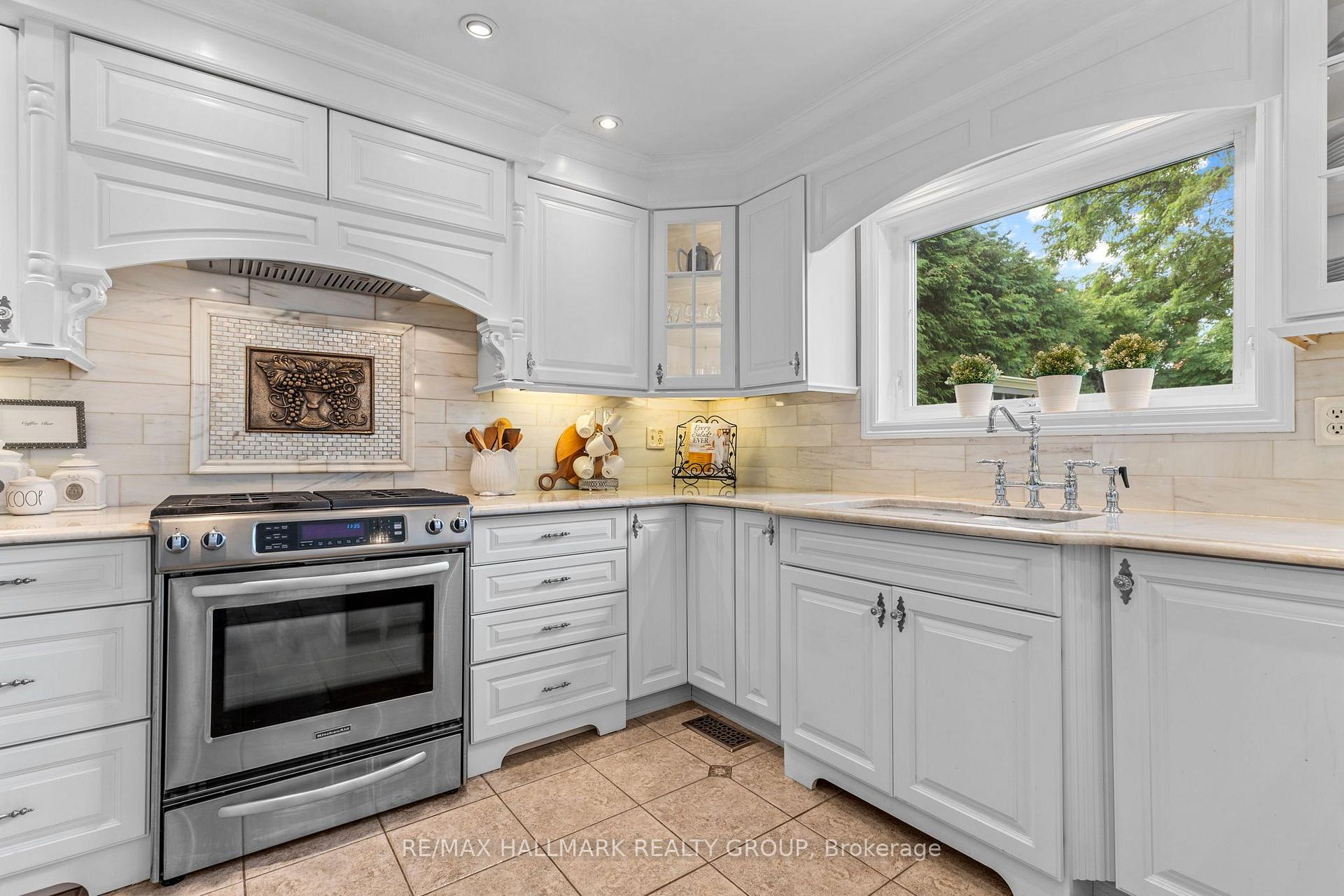 Photo 15 of 1348 Turner Crescent, Ottawa, Bilberry Creek/Queenswood Heights — HOMEH