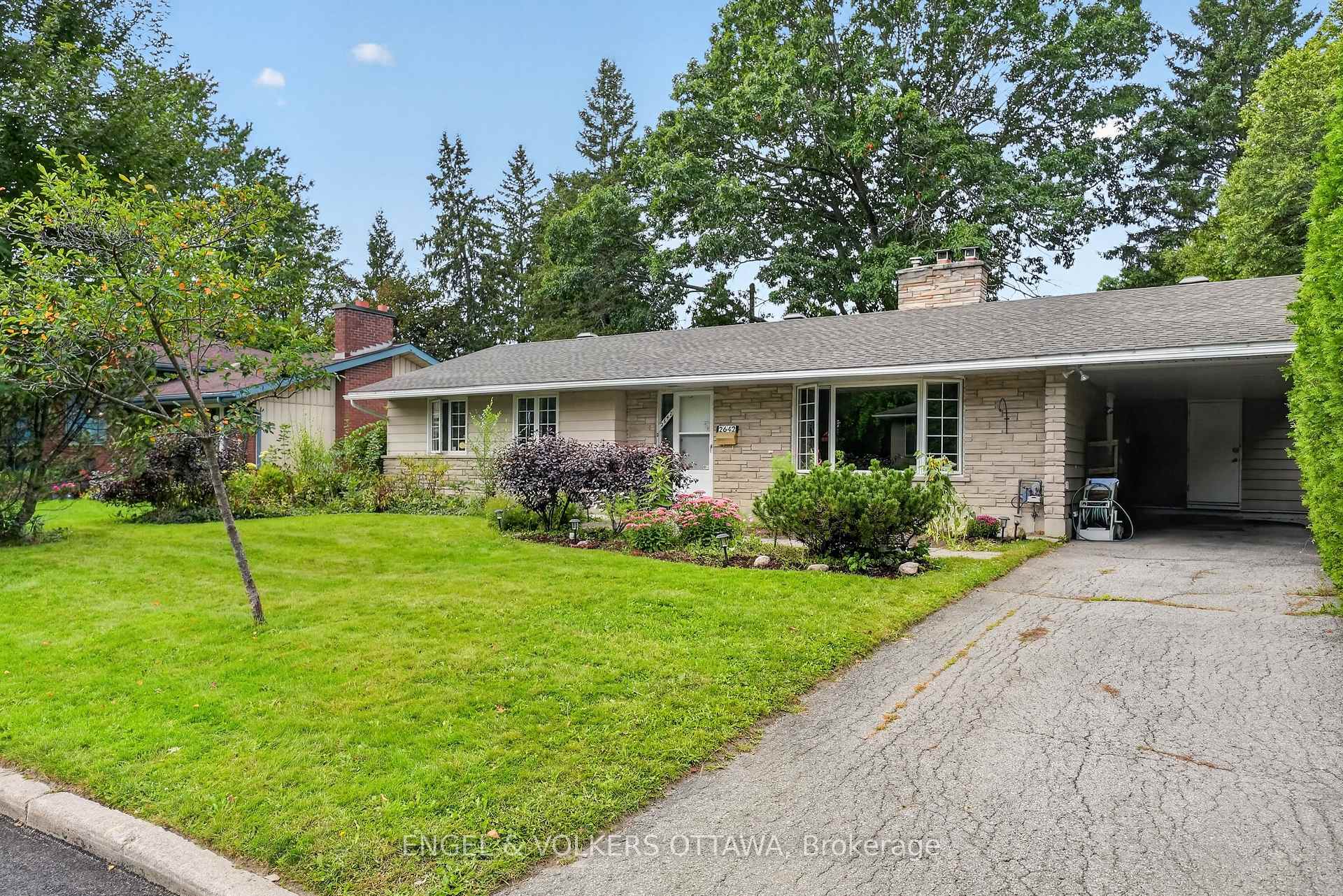 Photo 2 of 2642 Marble Crescent, Ottawa, Mooneys Bay/Riverside Park — HOMEH