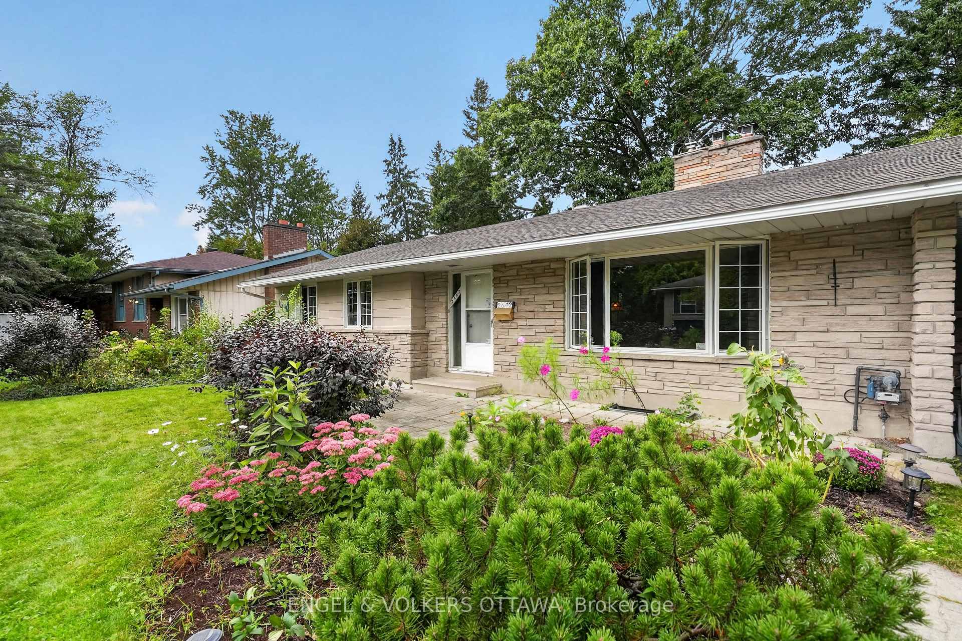Photo 3 of 2642 Marble Crescent, Ottawa, Mooneys Bay/Riverside Park — HOMEH