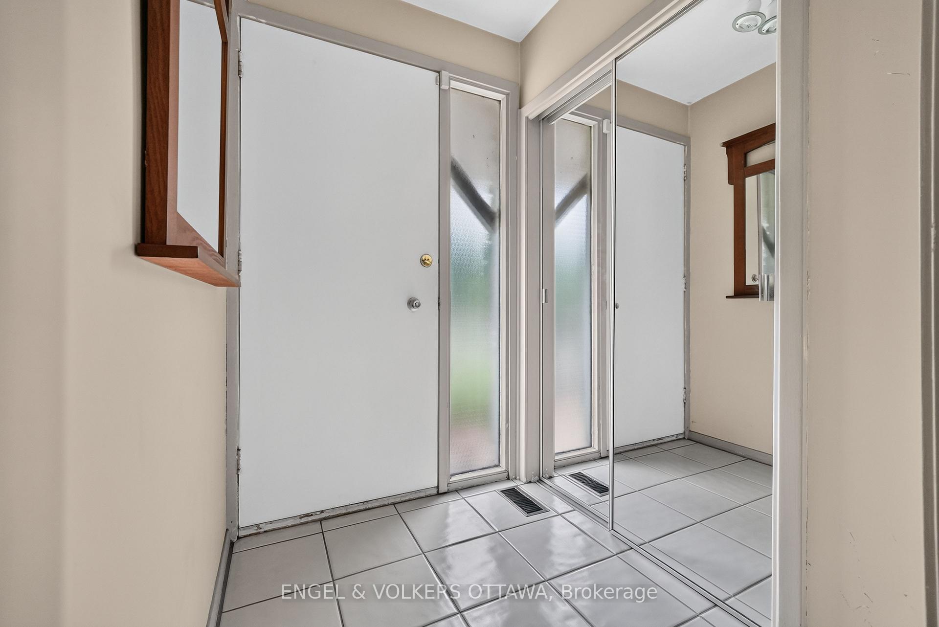 Photo 6 of 2642 Marble Crescent, Ottawa, Mooneys Bay/Riverside Park — HOMEH