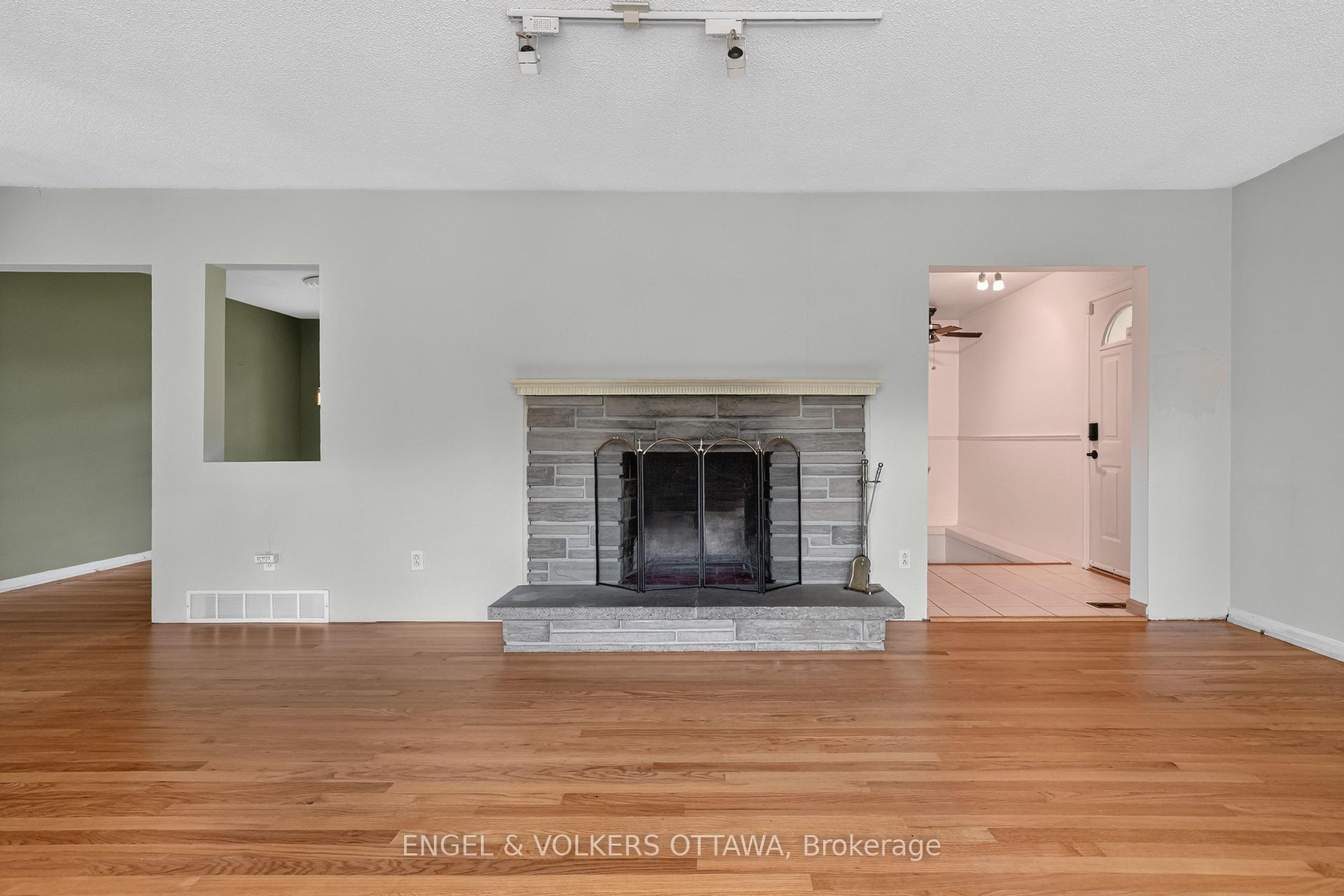 Photo 12 of 2642 Marble Crescent, Ottawa, Mooneys Bay/Riverside Park — HOMEH