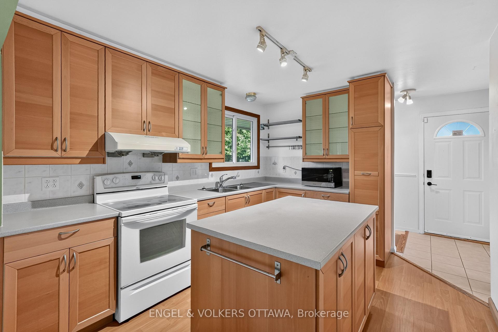 Photo 14 of 2642 Marble Crescent, Ottawa, Mooneys Bay/Riverside Park — HOMEH