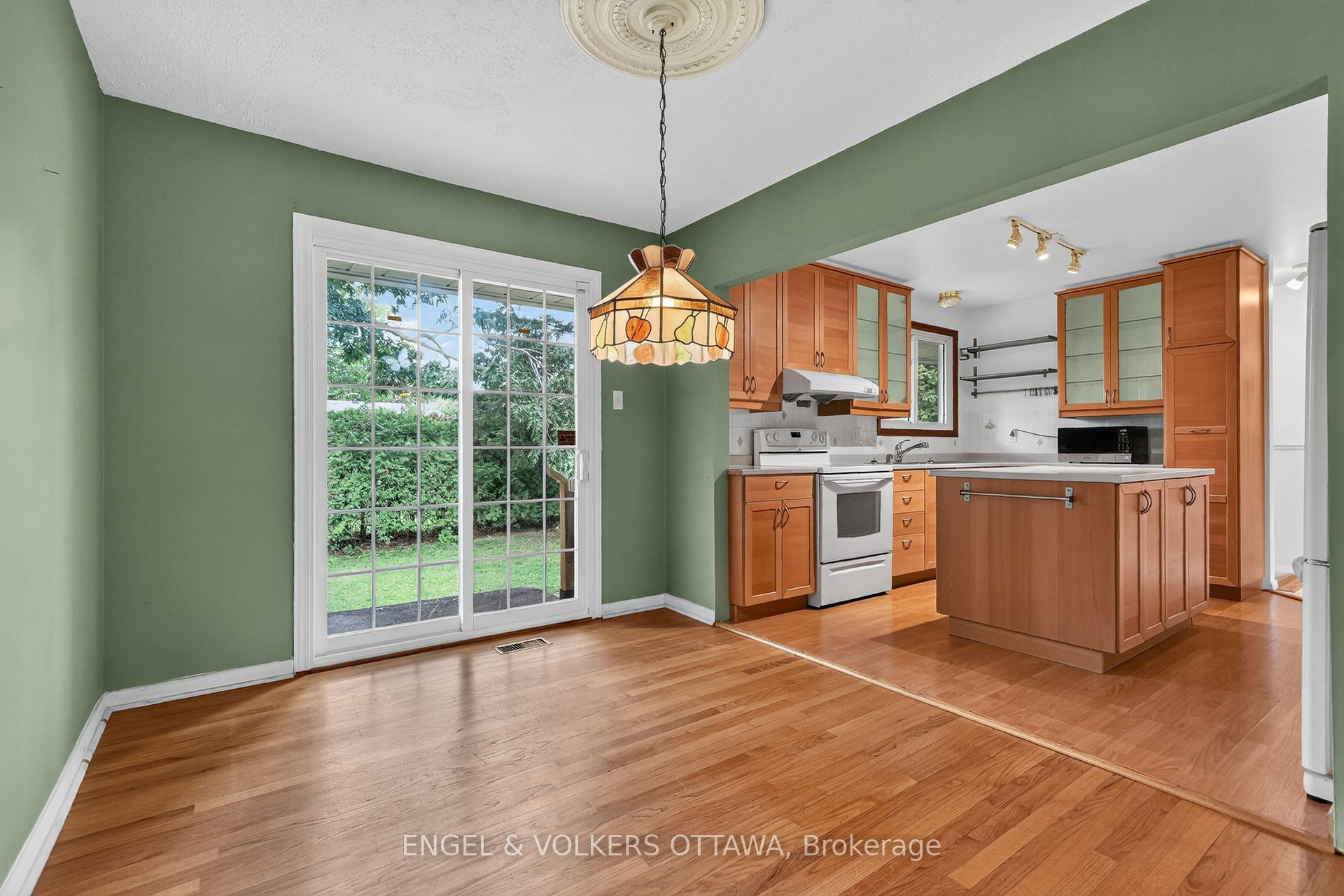Photo 16 of 2642 Marble Crescent, Ottawa, Mooneys Bay/Riverside Park — HOMEH