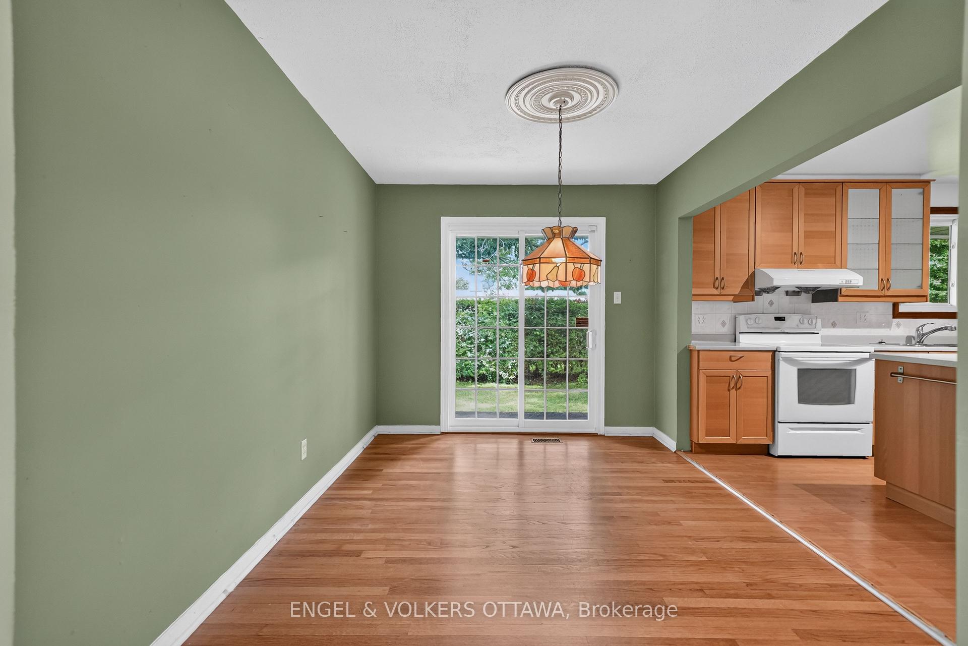 Photo 18 of 2642 Marble Crescent, Ottawa, Mooneys Bay/Riverside Park — HOMEH
