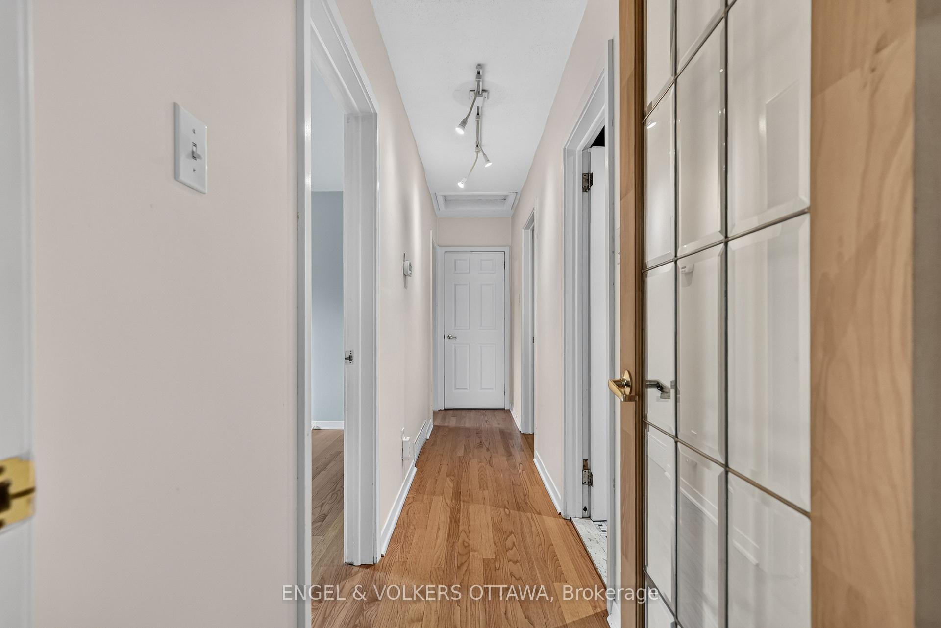 Photo 19 of 2642 Marble Crescent, Ottawa, Mooneys Bay/Riverside Park — HOMEH