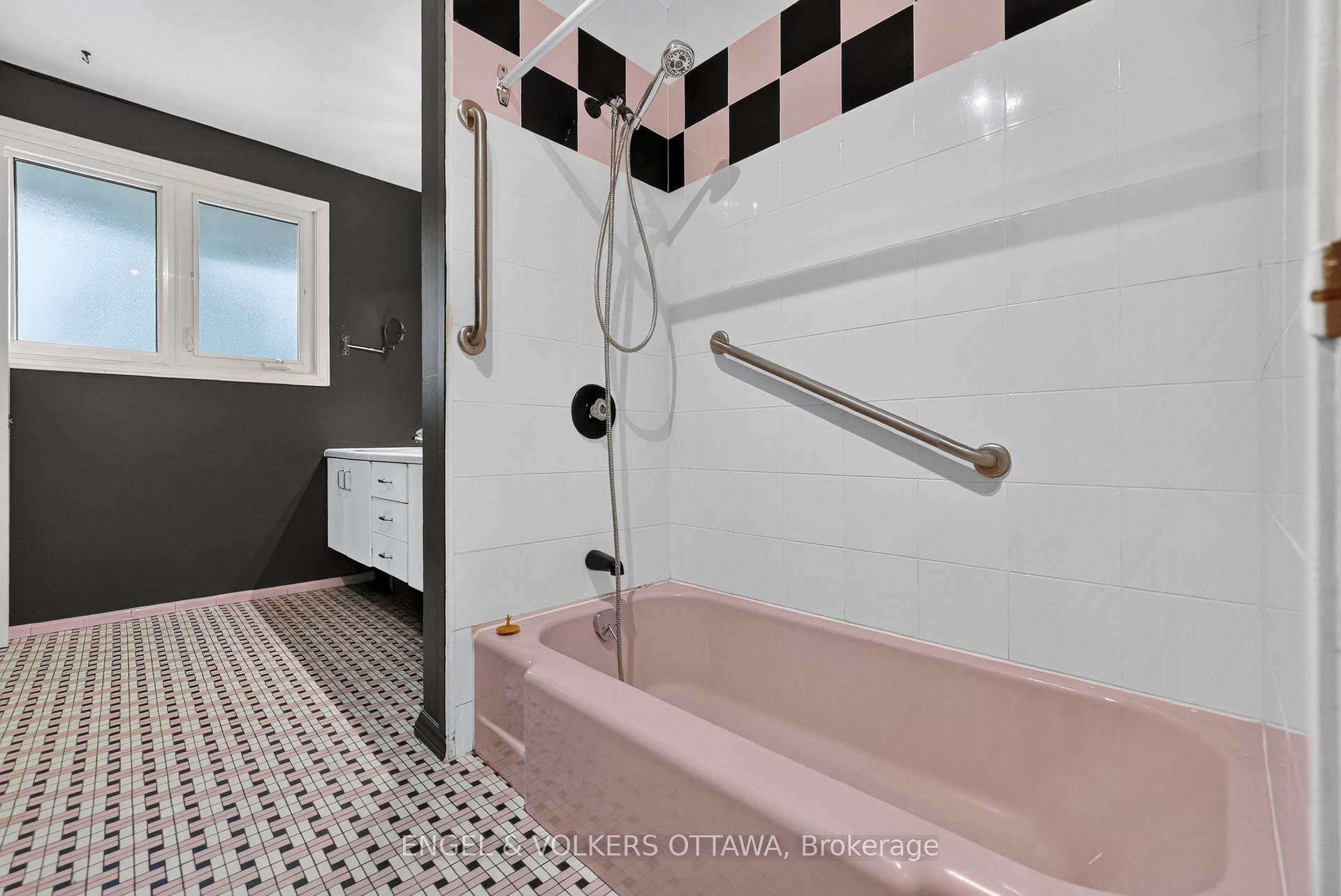 Photo 31 of 2642 Marble Crescent, Ottawa, Mooneys Bay/Riverside Park — HOMEH