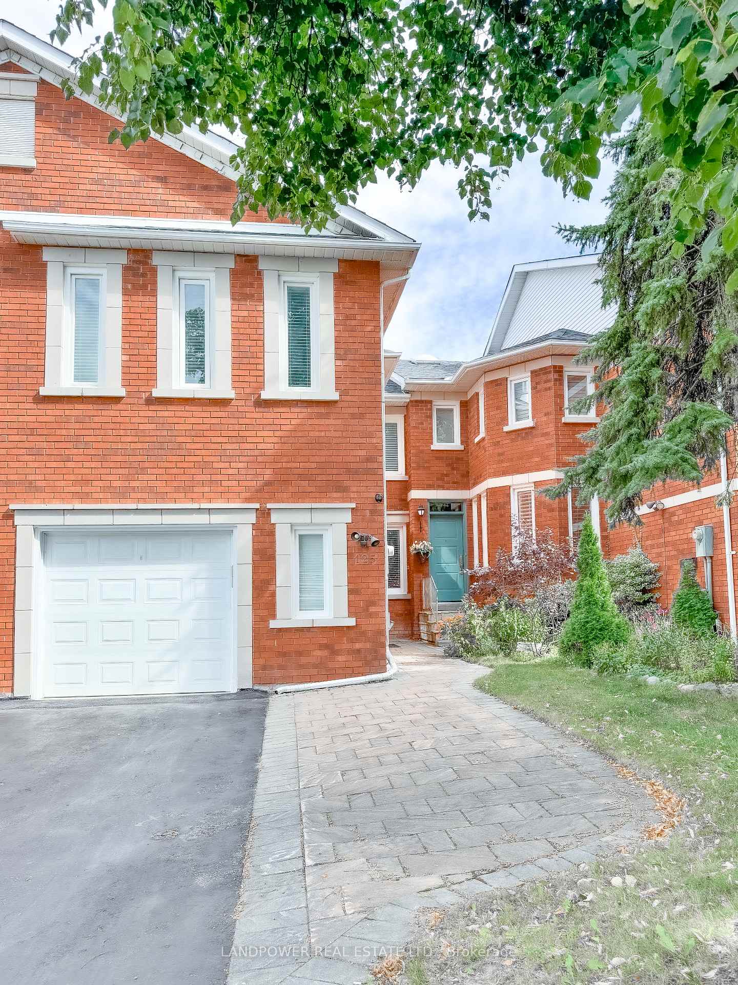 Photo 2 of 125 Brownstone Circle, Vaughan, Crestwood-Springfarm-Yorkhill — HOMEH