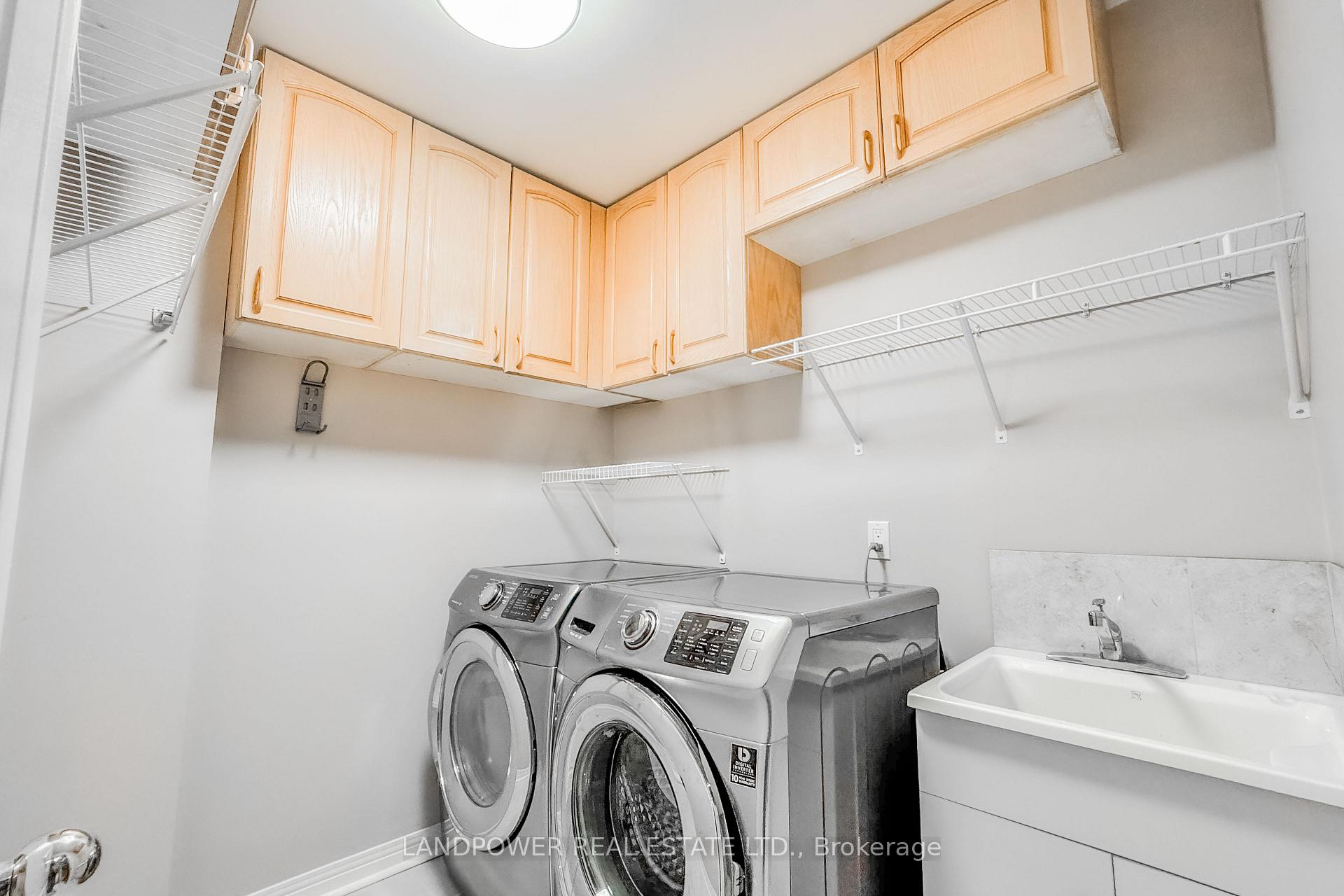 Photo 8 of 125 Brownstone Circle, Vaughan, Crestwood-Springfarm-Yorkhill — HOMEH