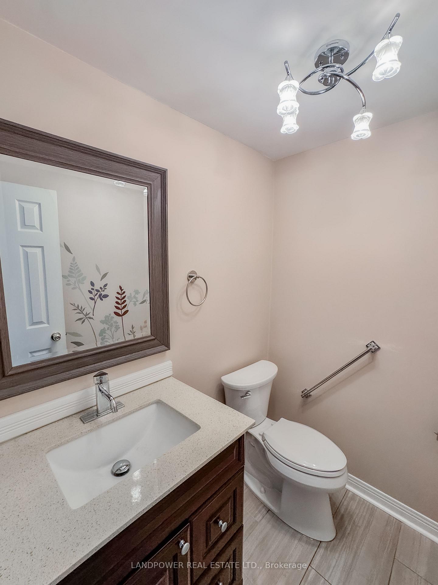 Photo 12 of 125 Brownstone Circle, Vaughan, Crestwood-Springfarm-Yorkhill — HOMEH