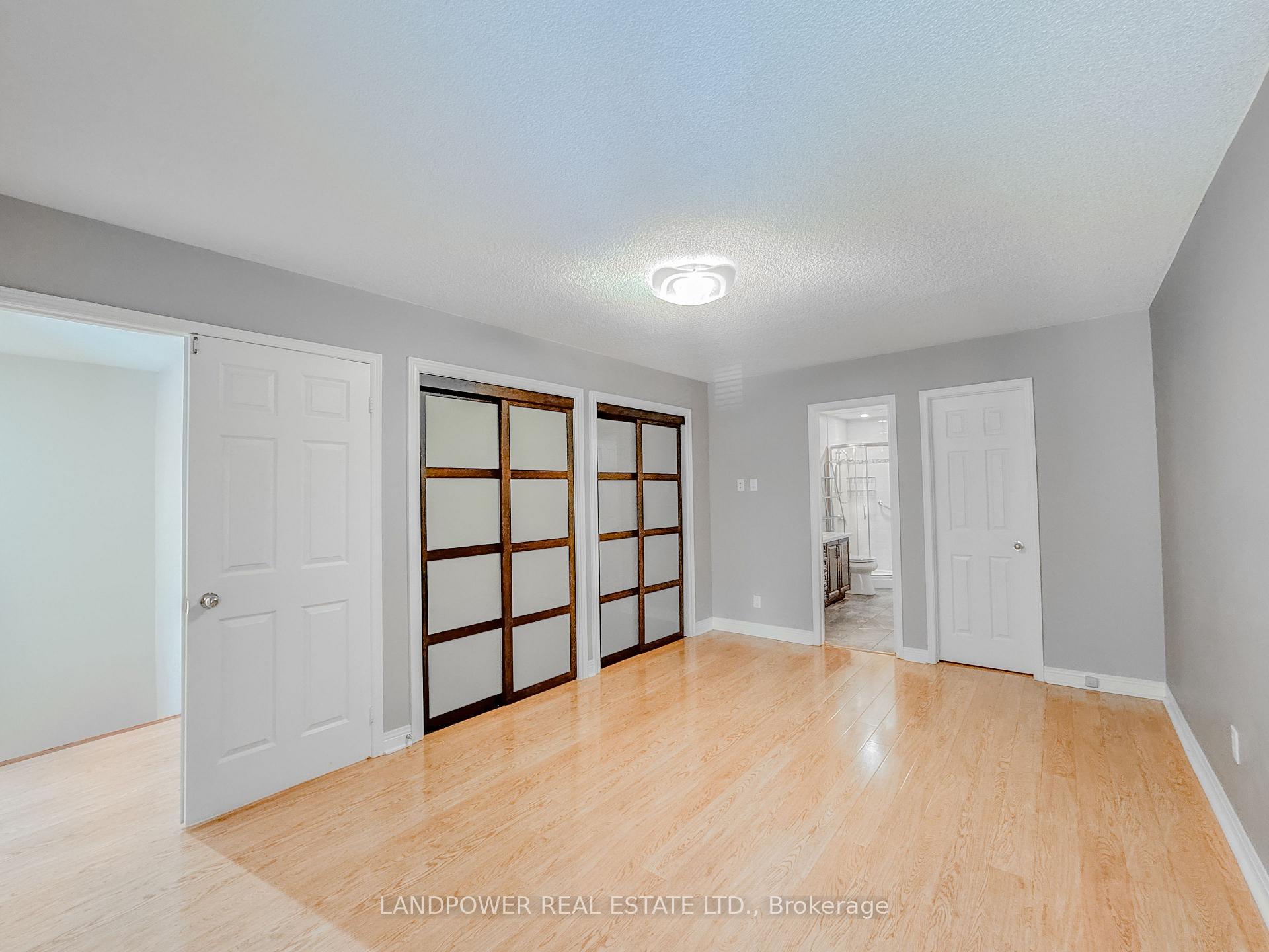Photo 15 of 125 Brownstone Circle, Vaughan, Crestwood-Springfarm-Yorkhill — HOMEH