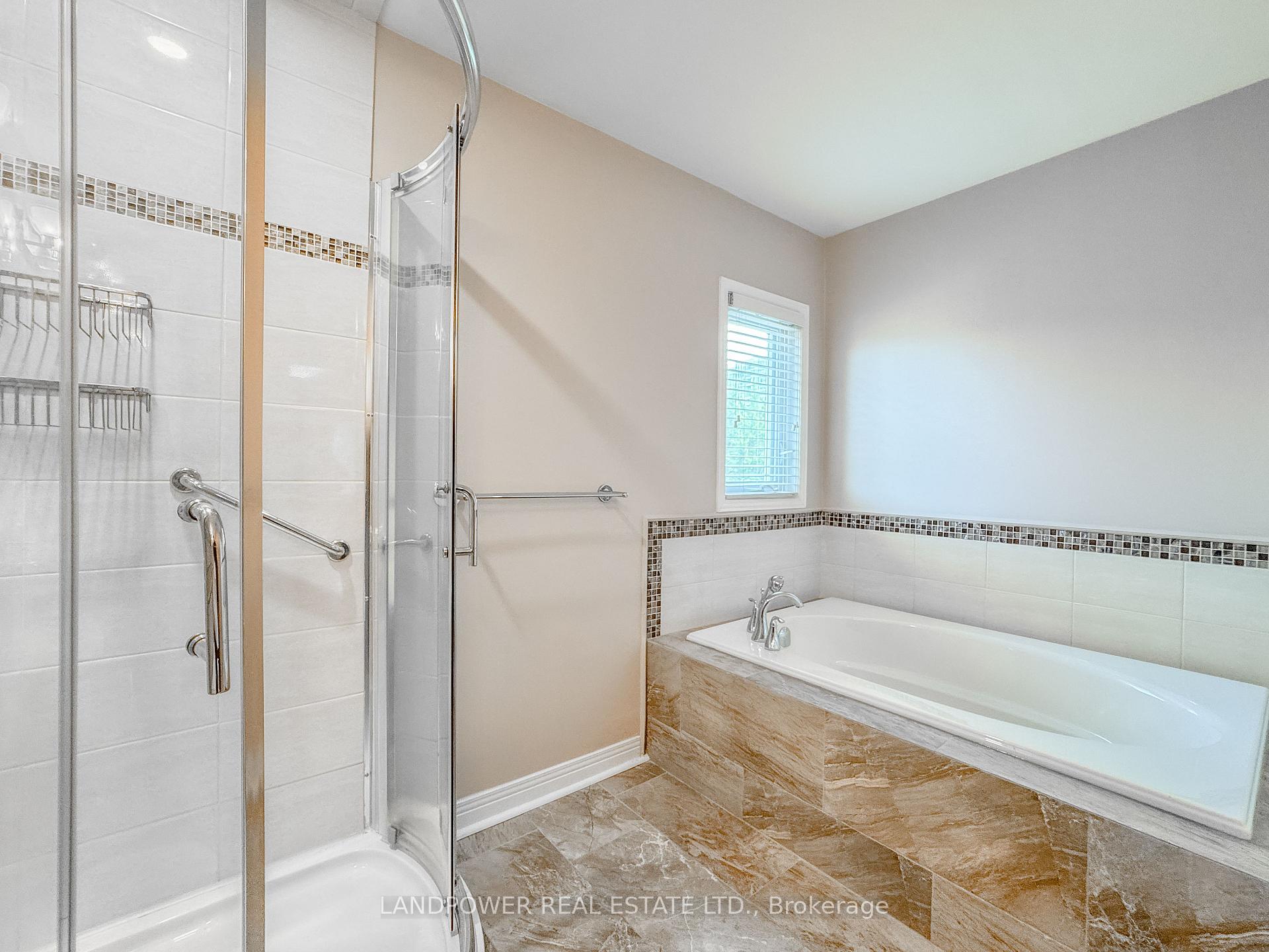 Photo 17 of 125 Brownstone Circle, Vaughan, Crestwood-Springfarm-Yorkhill — HOMEH
