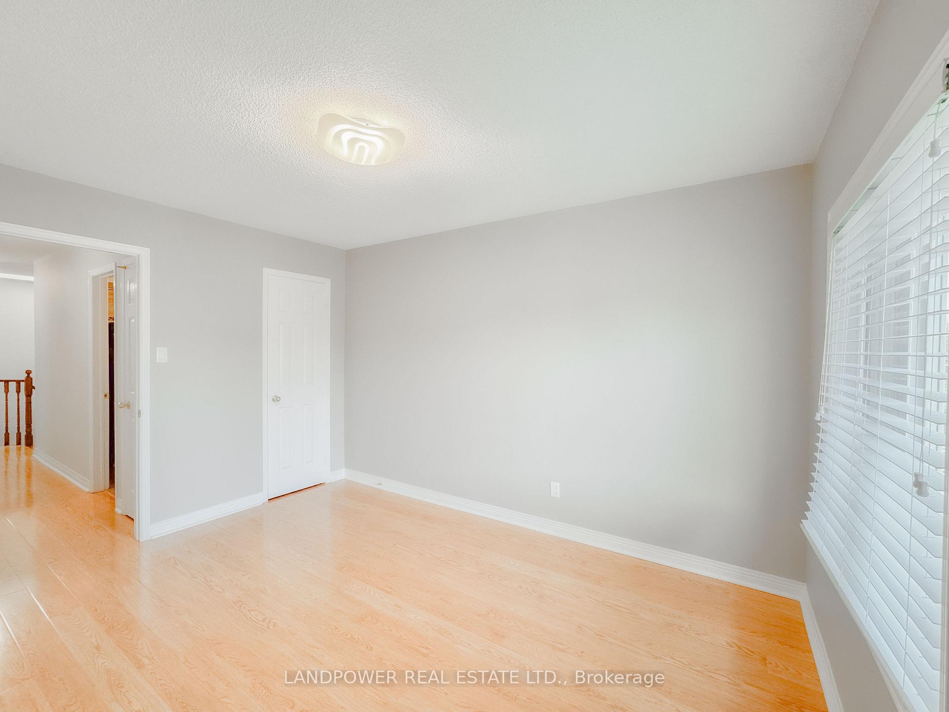 Photo 20 of 125 Brownstone Circle, Vaughan, Crestwood-Springfarm-Yorkhill — HOMEH