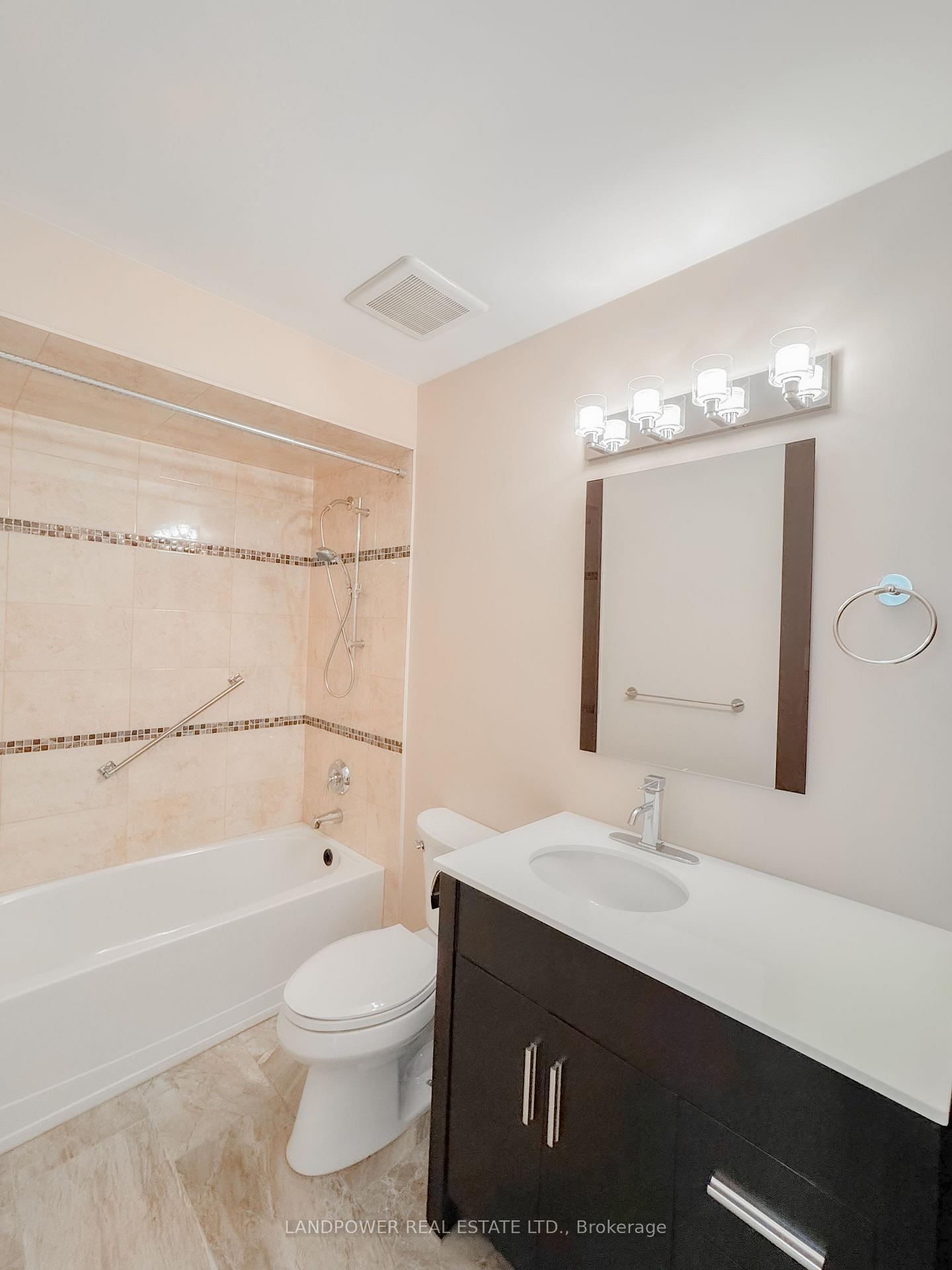 Photo 21 of 125 Brownstone Circle, Vaughan, Crestwood-Springfarm-Yorkhill — HOMEH
