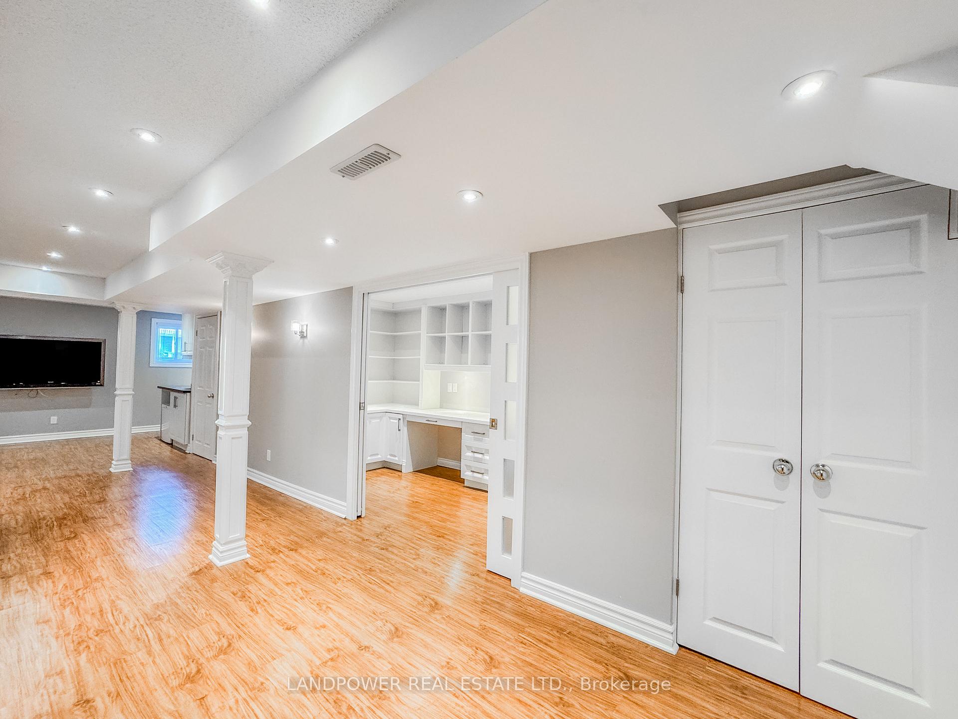 Photo 22 of 125 Brownstone Circle, Vaughan, Crestwood-Springfarm-Yorkhill — HOMEH