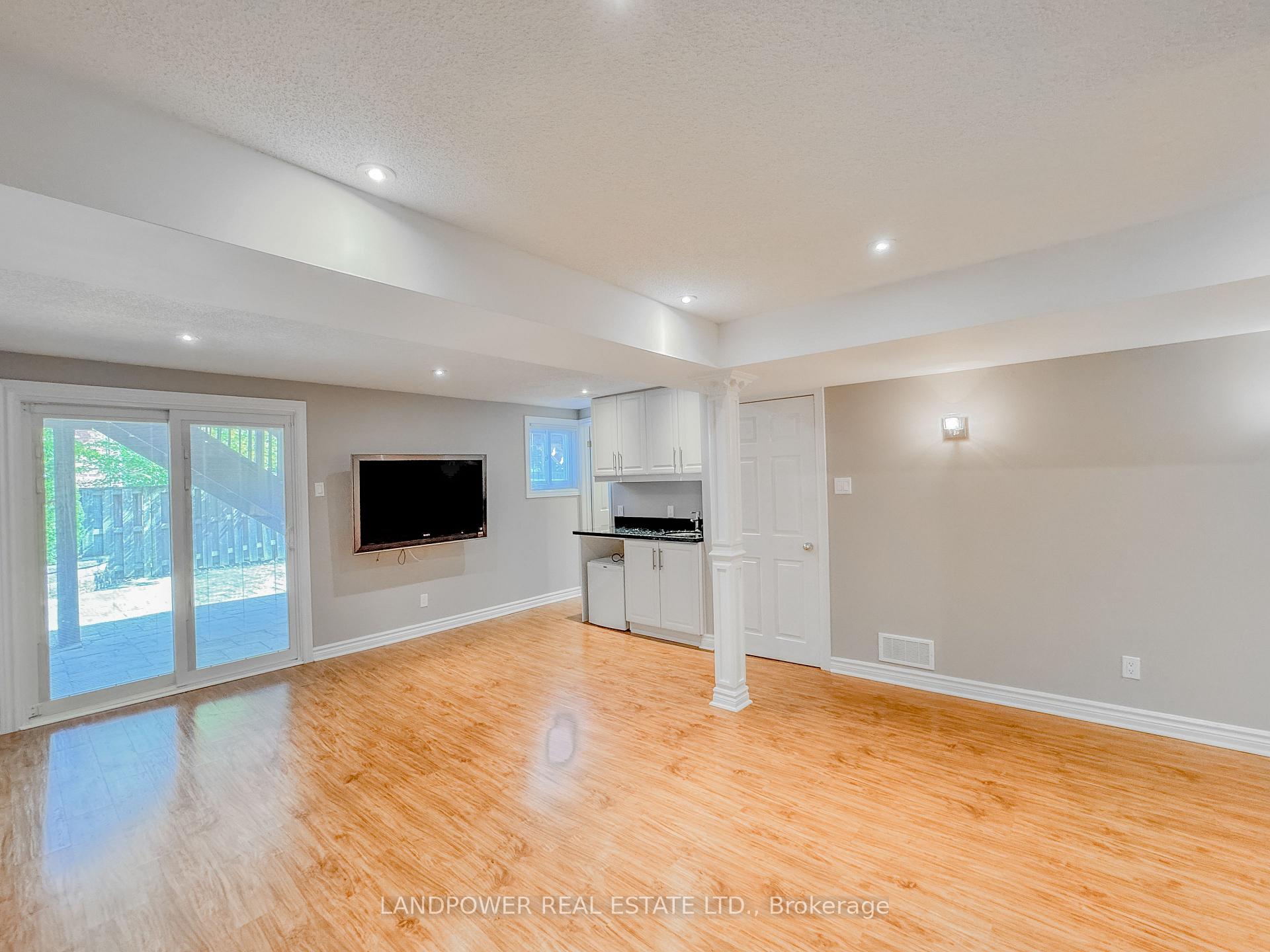 Photo 23 of 125 Brownstone Circle, Vaughan, Crestwood-Springfarm-Yorkhill — HOMEH