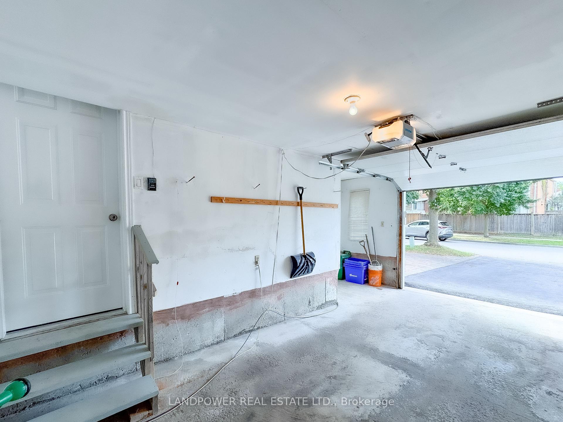 Photo 28 of 125 Brownstone Circle, Vaughan, Crestwood-Springfarm-Yorkhill — HOMEH