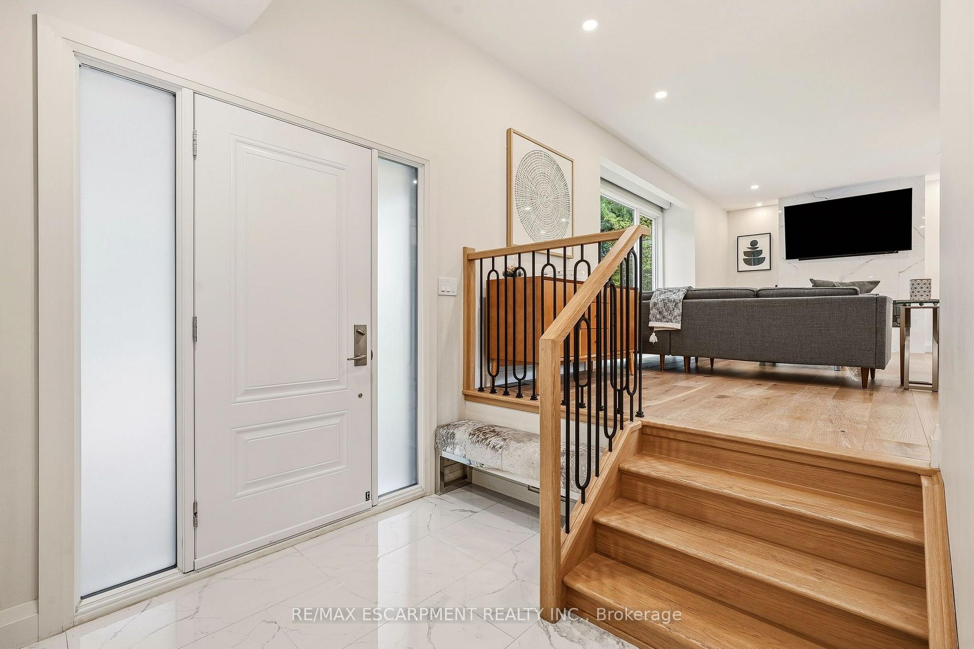 Photo 3 of 3368 Guildwood Drive, Burlington, Roseland — HOMEH
