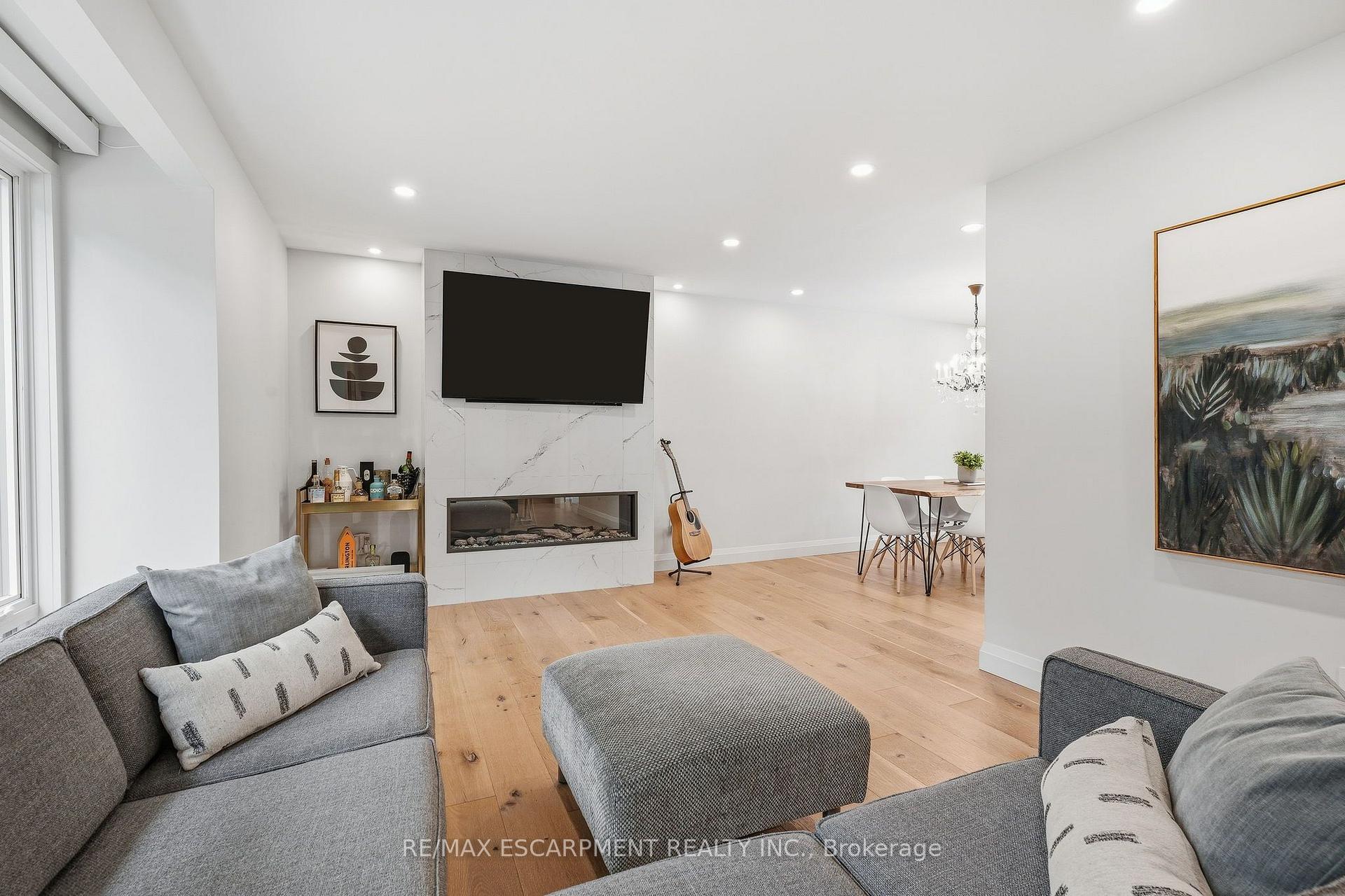 Photo 7 of 3368 Guildwood Drive, Burlington, Roseland — HOMEH