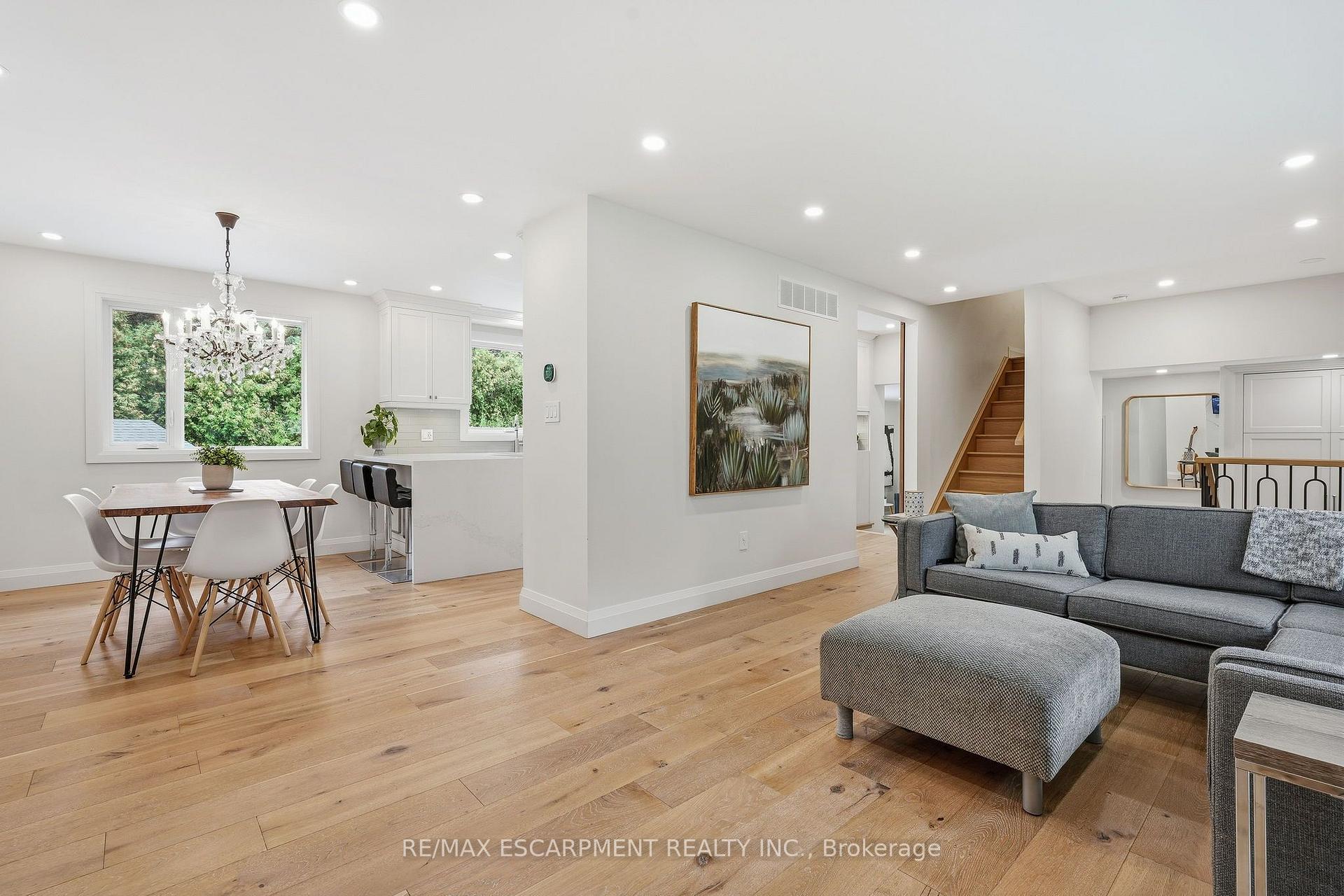 Photo 9 of 3368 Guildwood Drive, Burlington, Roseland — HOMEH