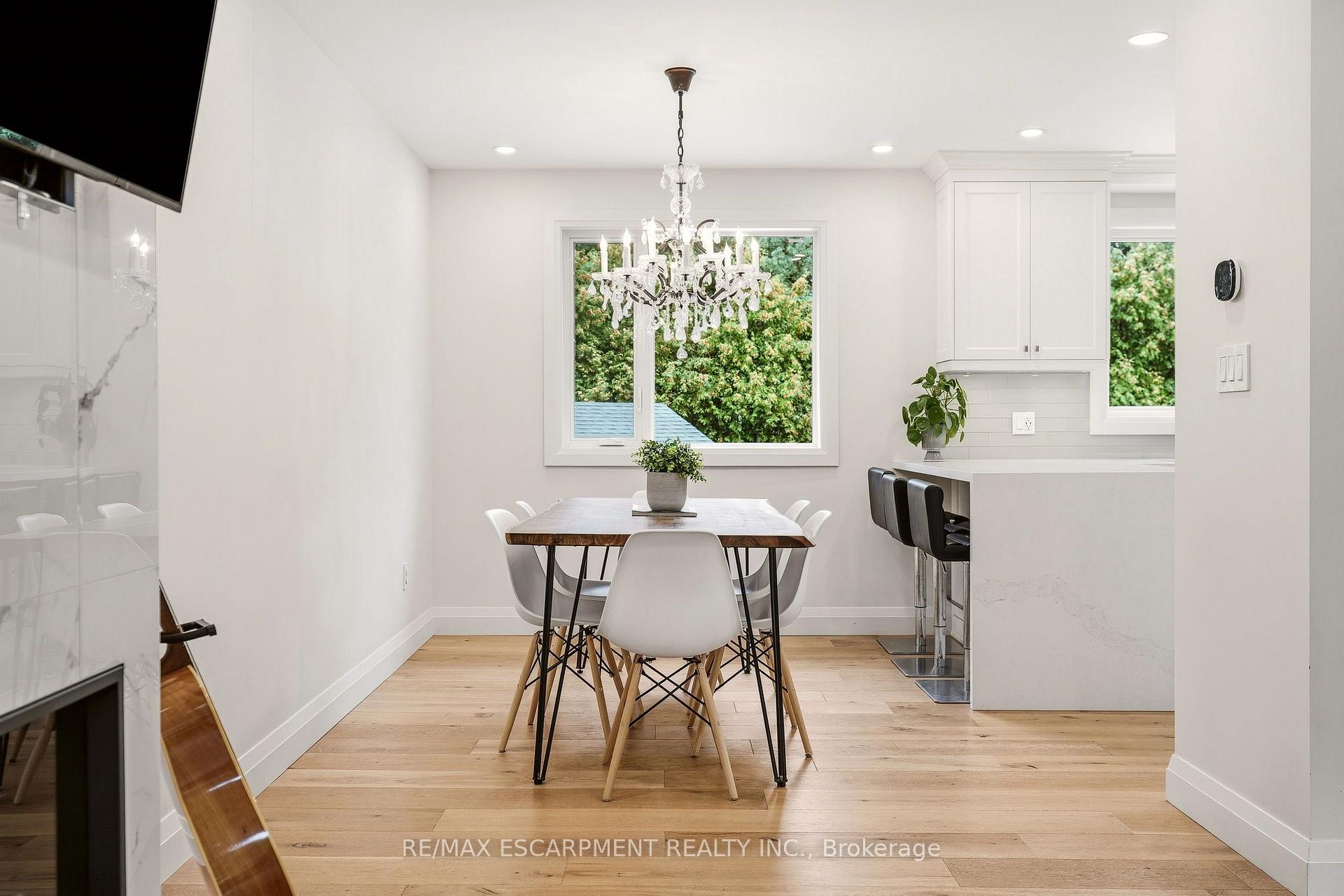Photo 10 of 3368 Guildwood Drive, Burlington, Roseland — HOMEH