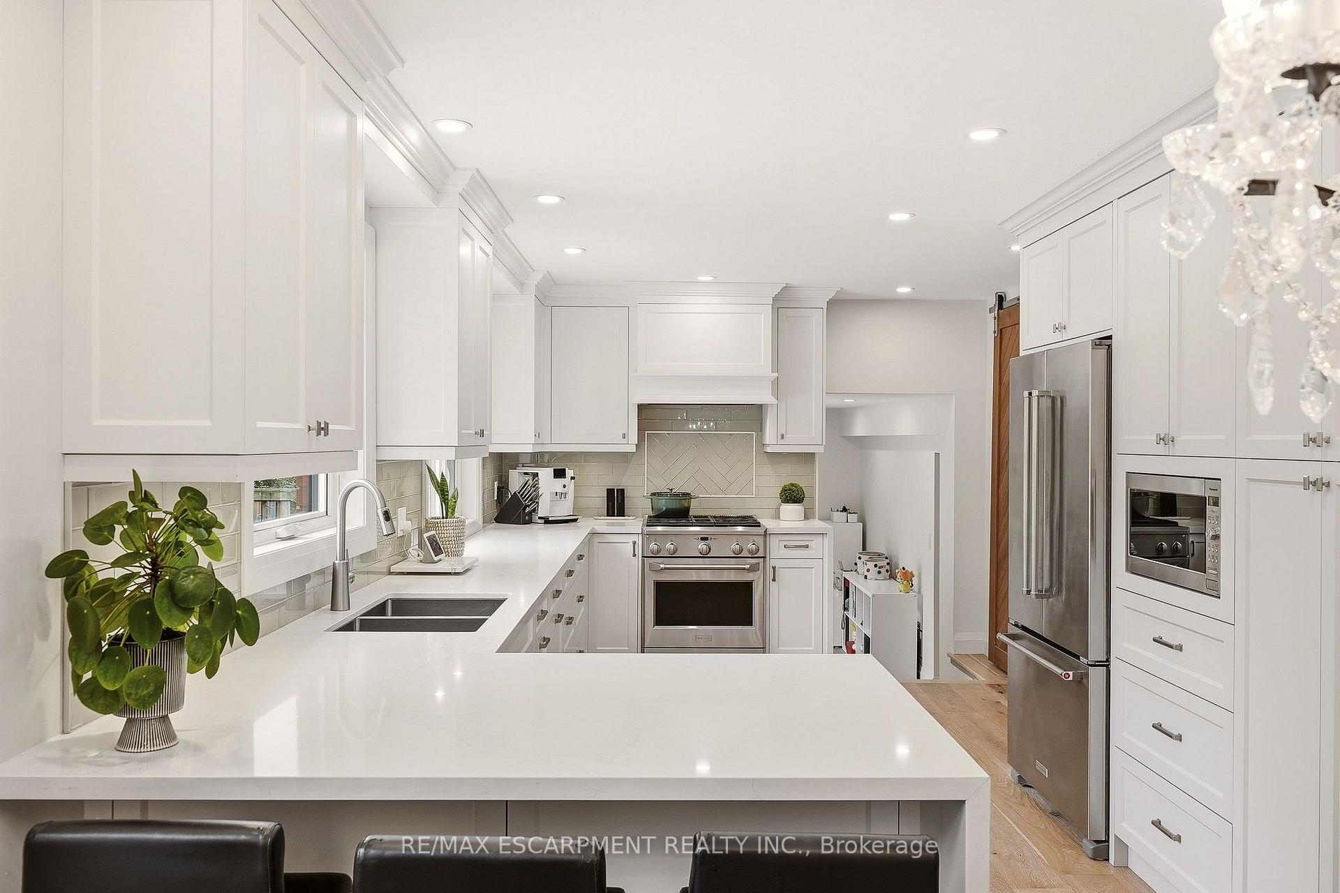 Photo 13 of 3368 Guildwood Drive, Burlington, Roseland — HOMEH