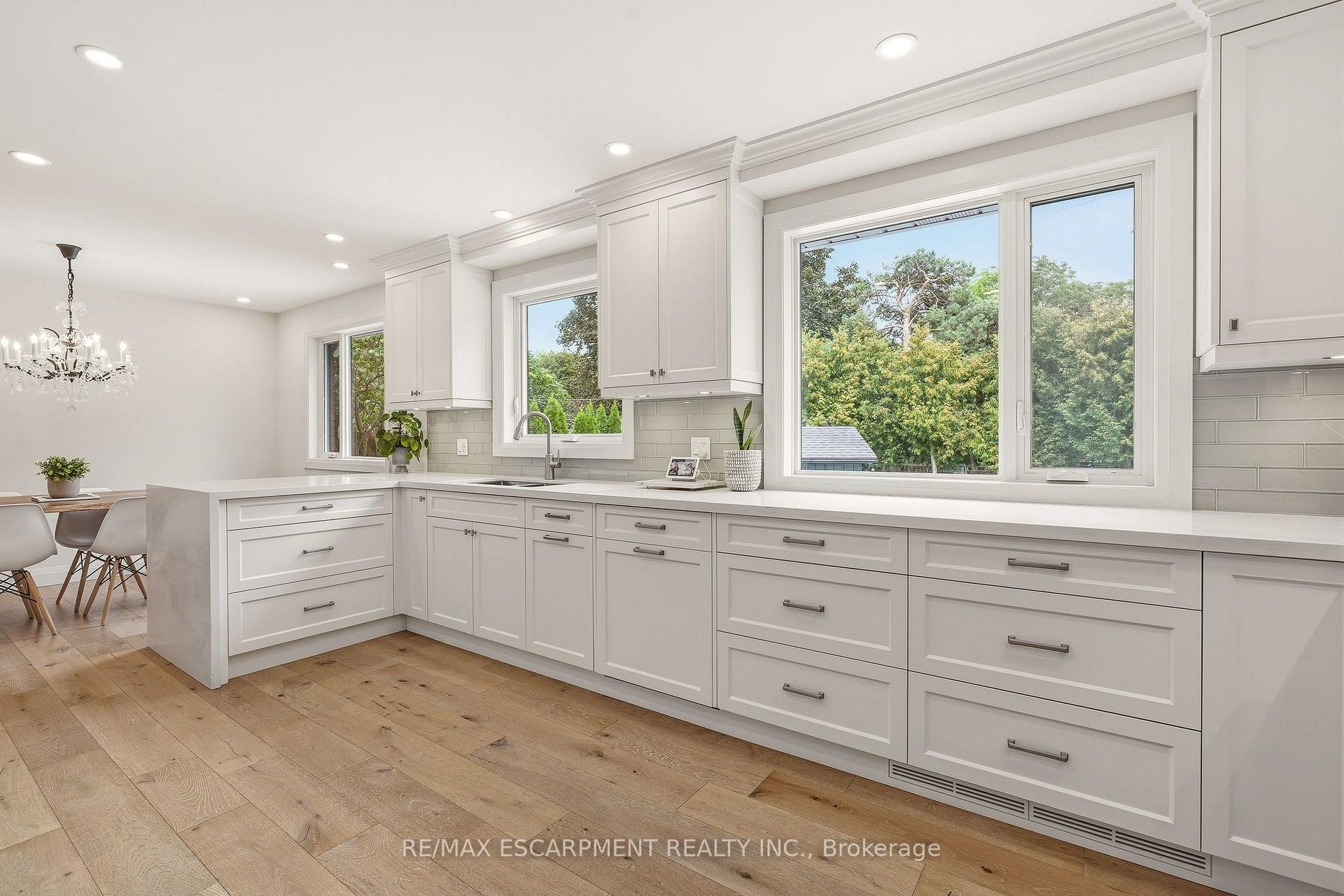Photo 14 of 3368 Guildwood Drive, Burlington, Roseland — HOMEH