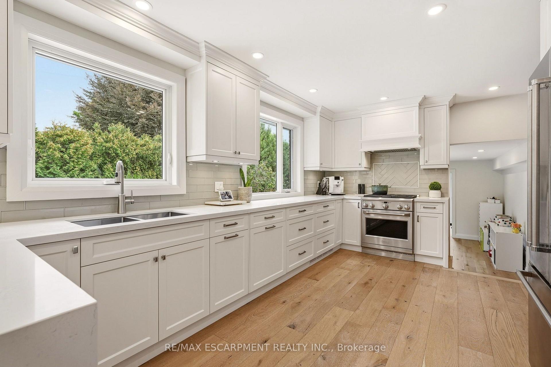 Photo 15 of 3368 Guildwood Drive, Burlington, Roseland — HOMEH