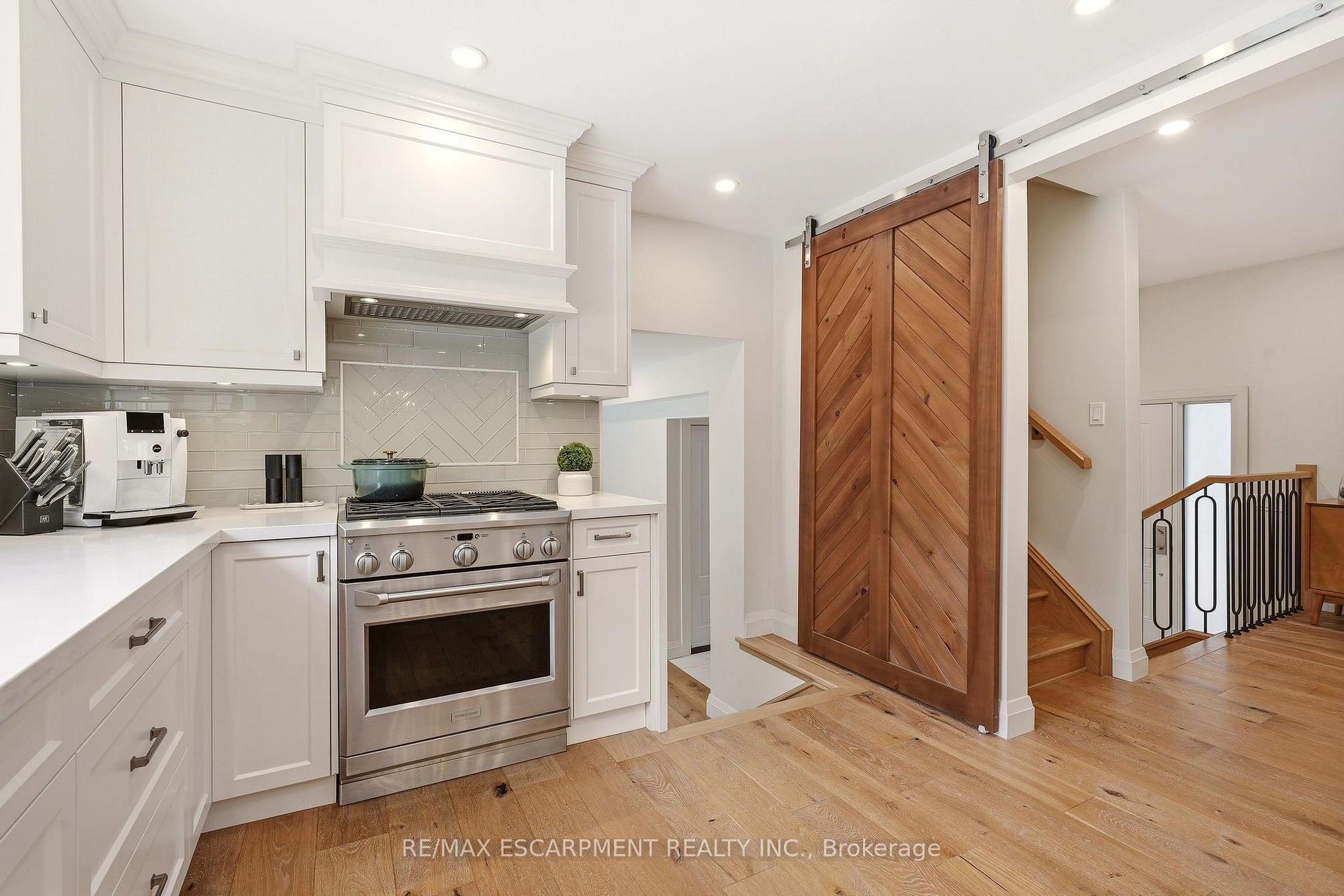 Photo 17 of 3368 Guildwood Drive, Burlington, Roseland — HOMEH