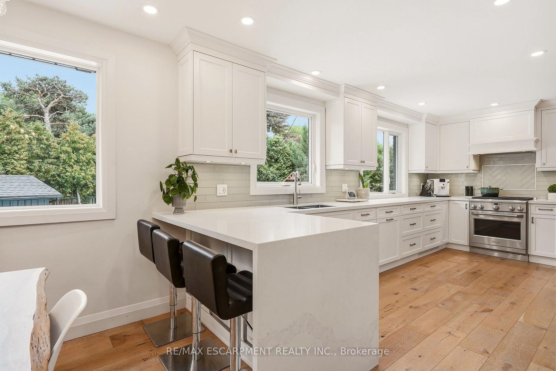 Photo 18 of 3368 Guildwood Drive, Burlington, Roseland — HOMEH