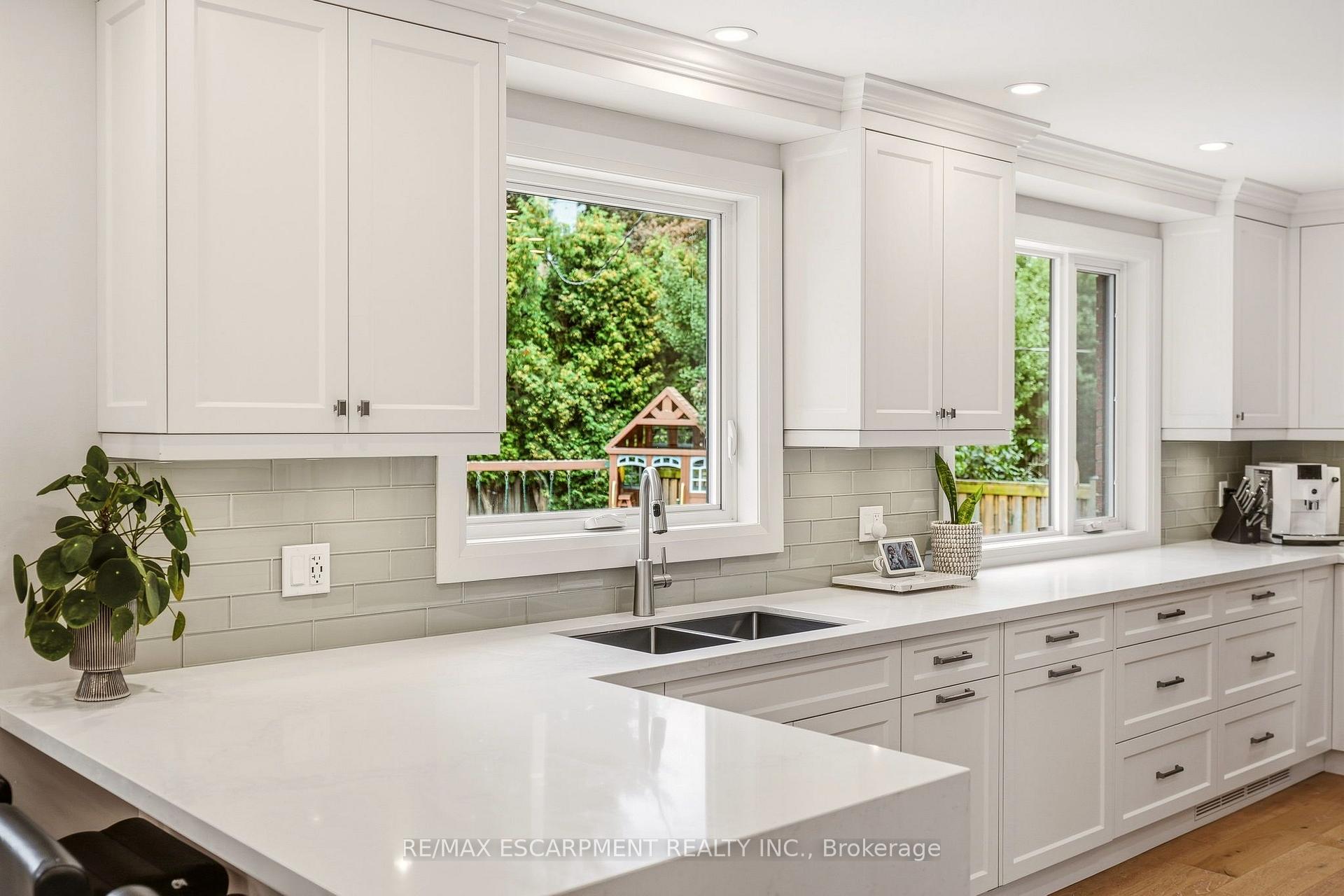 Photo 20 of 3368 Guildwood Drive, Burlington, Roseland — HOMEH