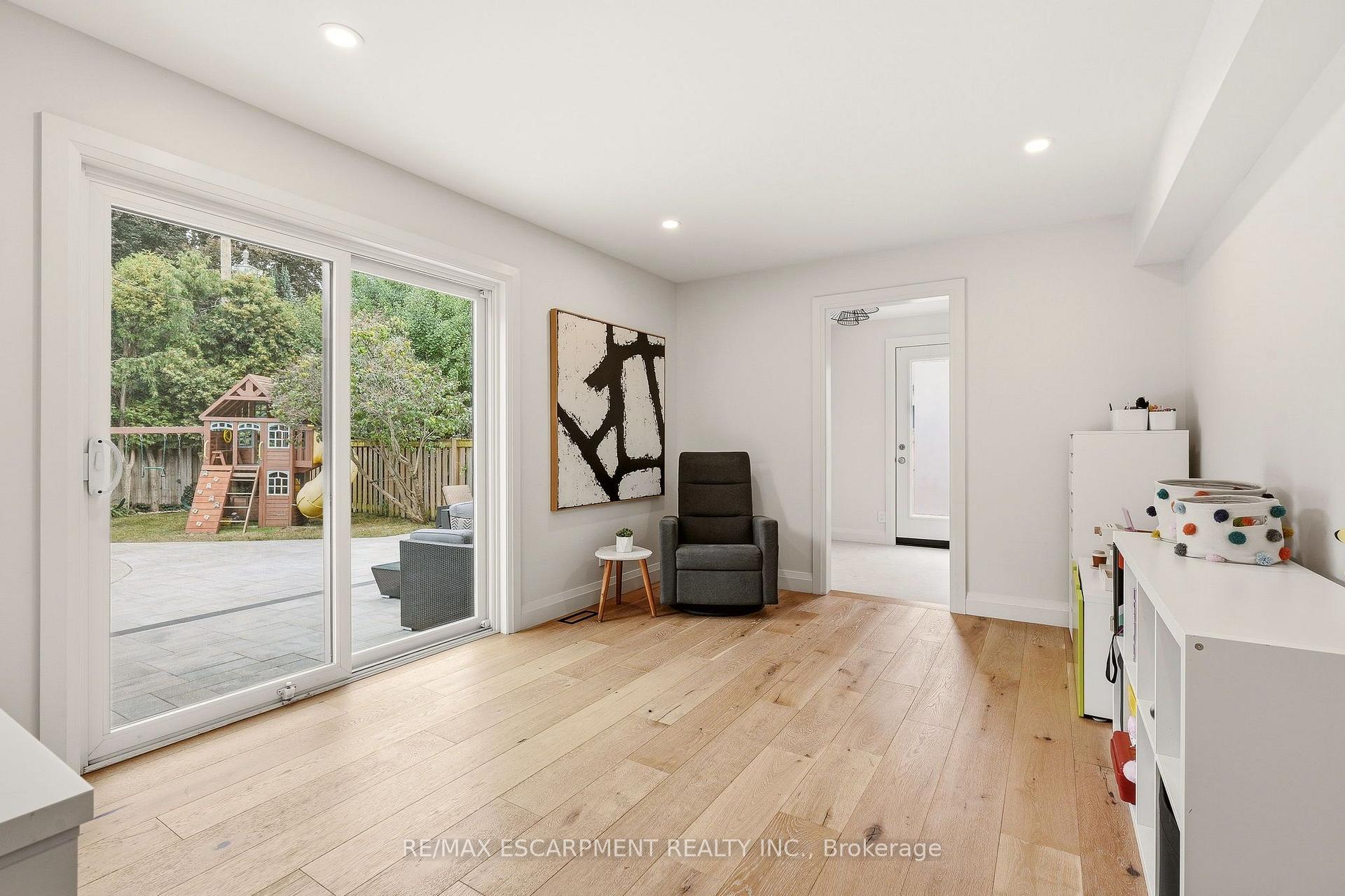 Photo 23 of 3368 Guildwood Drive, Burlington, Roseland — HOMEH