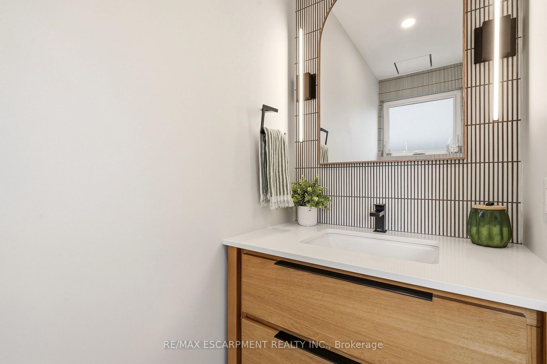 Photo 26 of 3368 Guildwood Drive, Burlington, Roseland — HOMEH