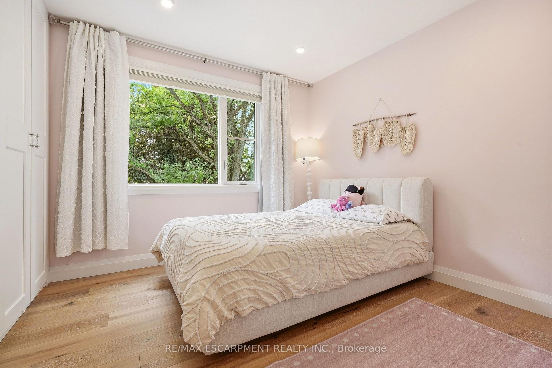 Photo 32 of 3368 Guildwood Drive, Burlington, Roseland — HOMEH
