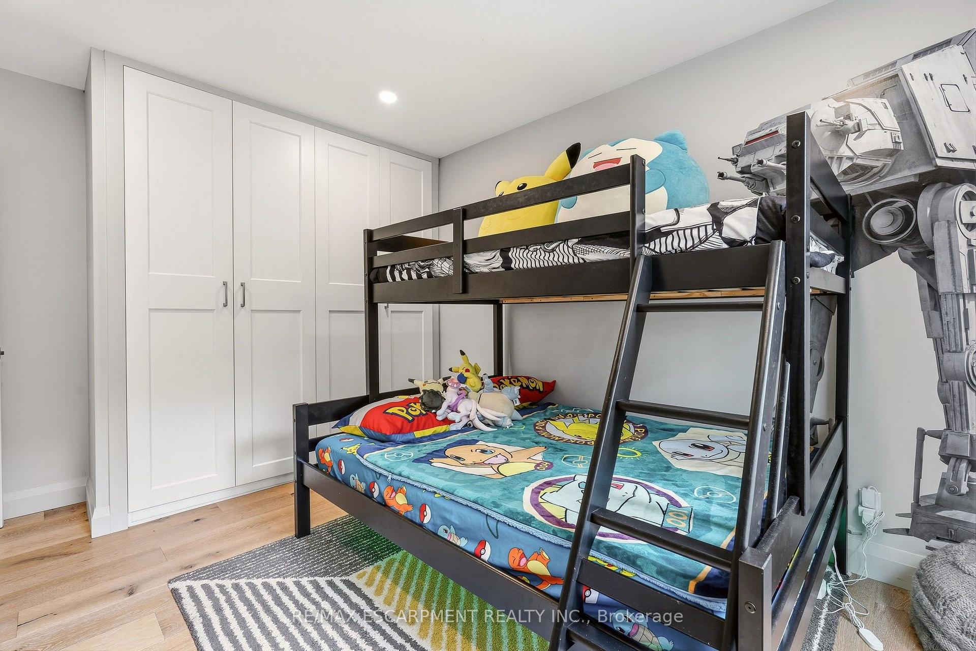 Photo 35 of 3368 Guildwood Drive, Burlington, Roseland — HOMEH