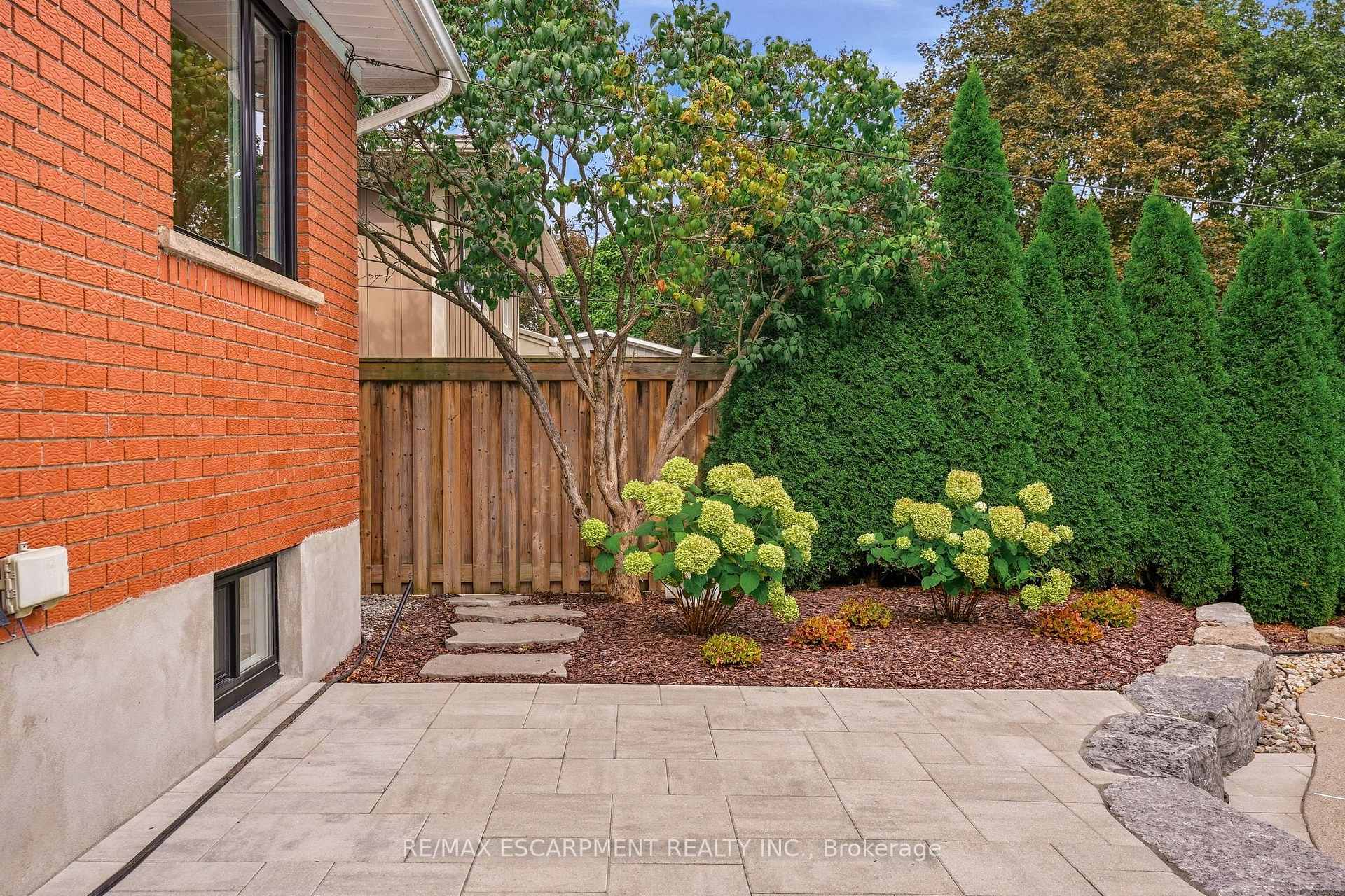 Photo 44 of 3368 Guildwood Drive, Burlington, Roseland — HOMEH