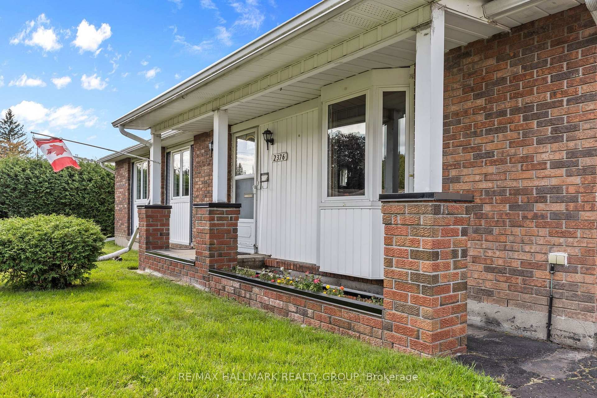 Photo 3 of 2376 Blackstone Crescent, Ottawa, Elmvale Acres — HOMEH
