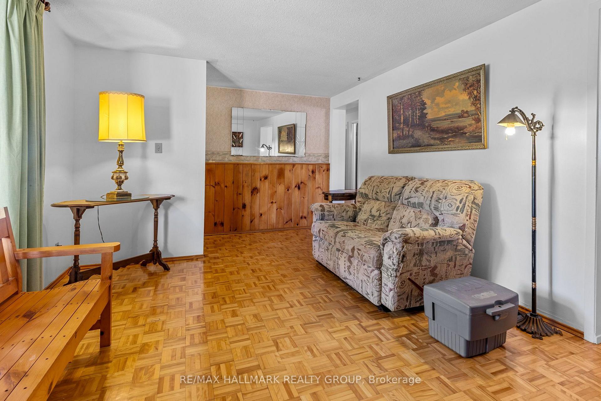 Photo 8 of 2376 Blackstone Crescent, Ottawa, Elmvale Acres — HOMEH