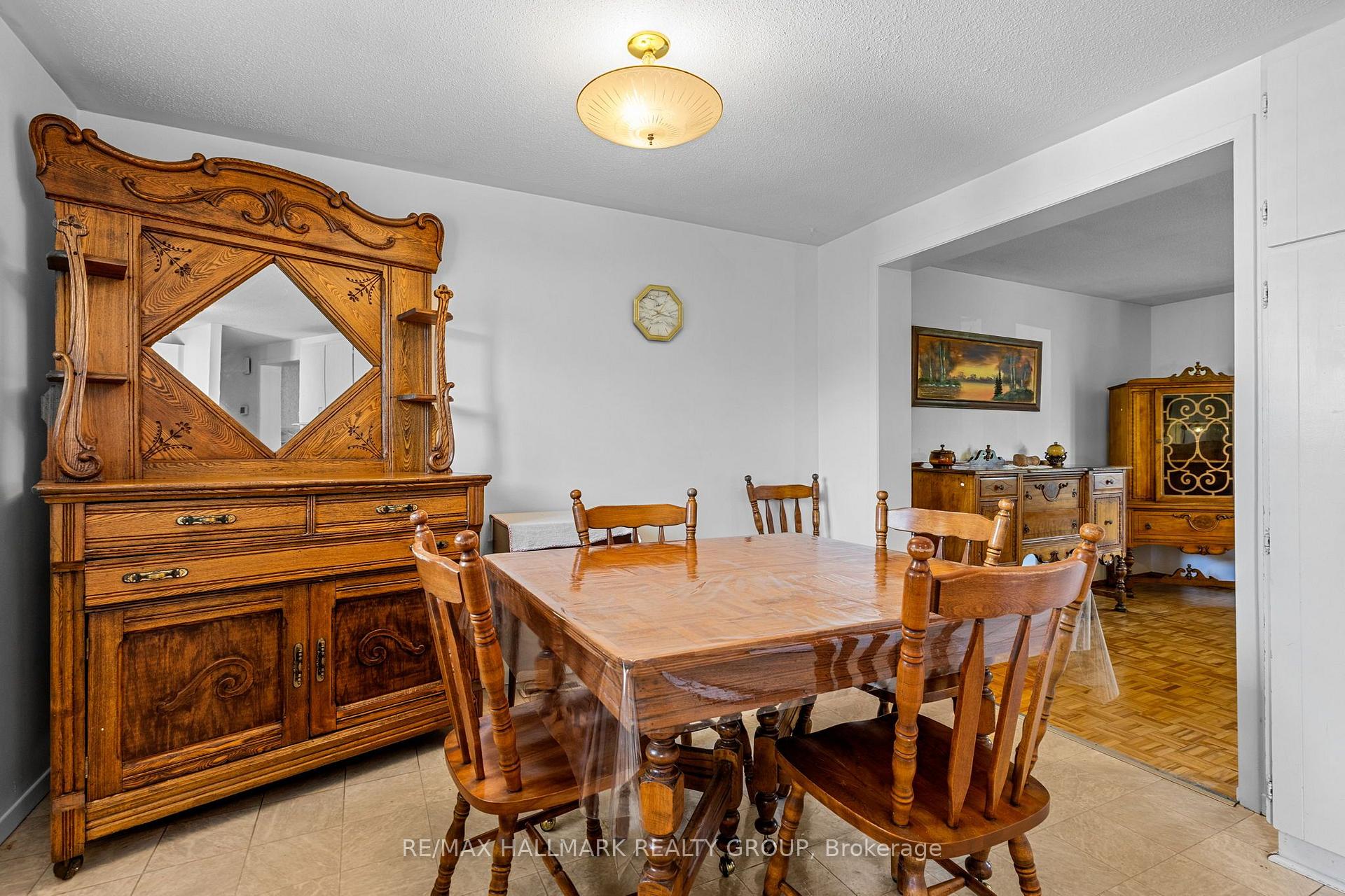 Photo 9 of 2376 Blackstone Crescent, Ottawa, Elmvale Acres — HOMEH