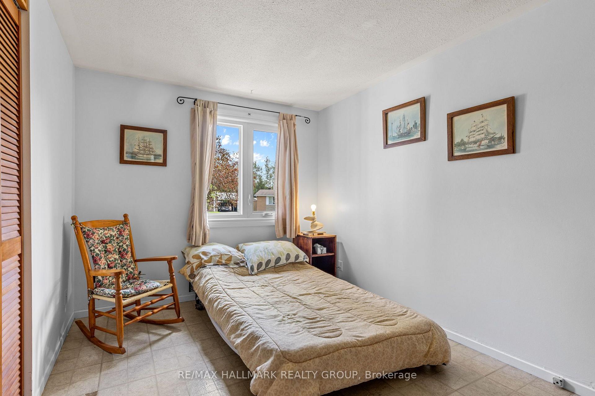 Photo 15 of 2376 Blackstone Crescent, Ottawa, Elmvale Acres — HOMEH