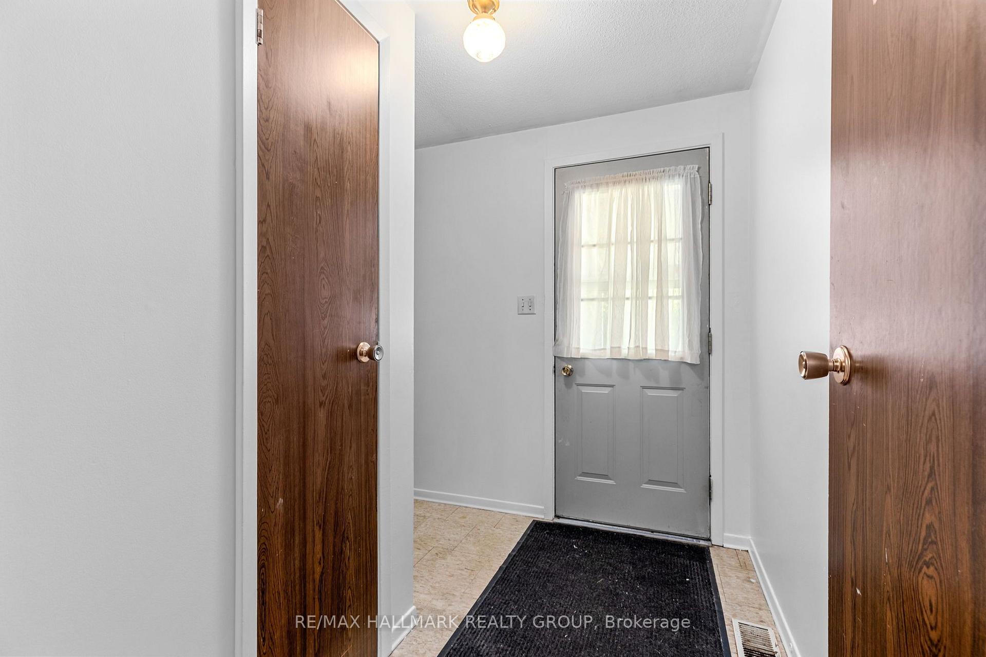 Photo 17 of 2376 Blackstone Crescent, Ottawa, Elmvale Acres — HOMEH