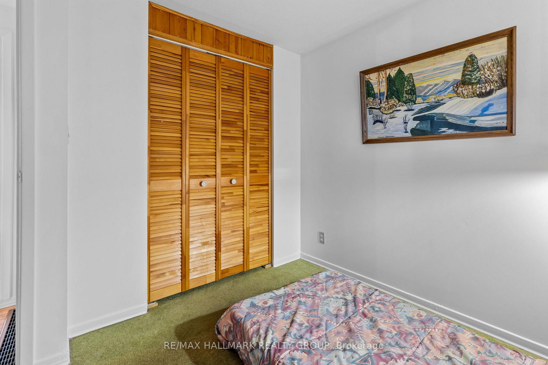 Photo 21 of 2376 Blackstone Crescent, Ottawa, Elmvale Acres — HOMEH
