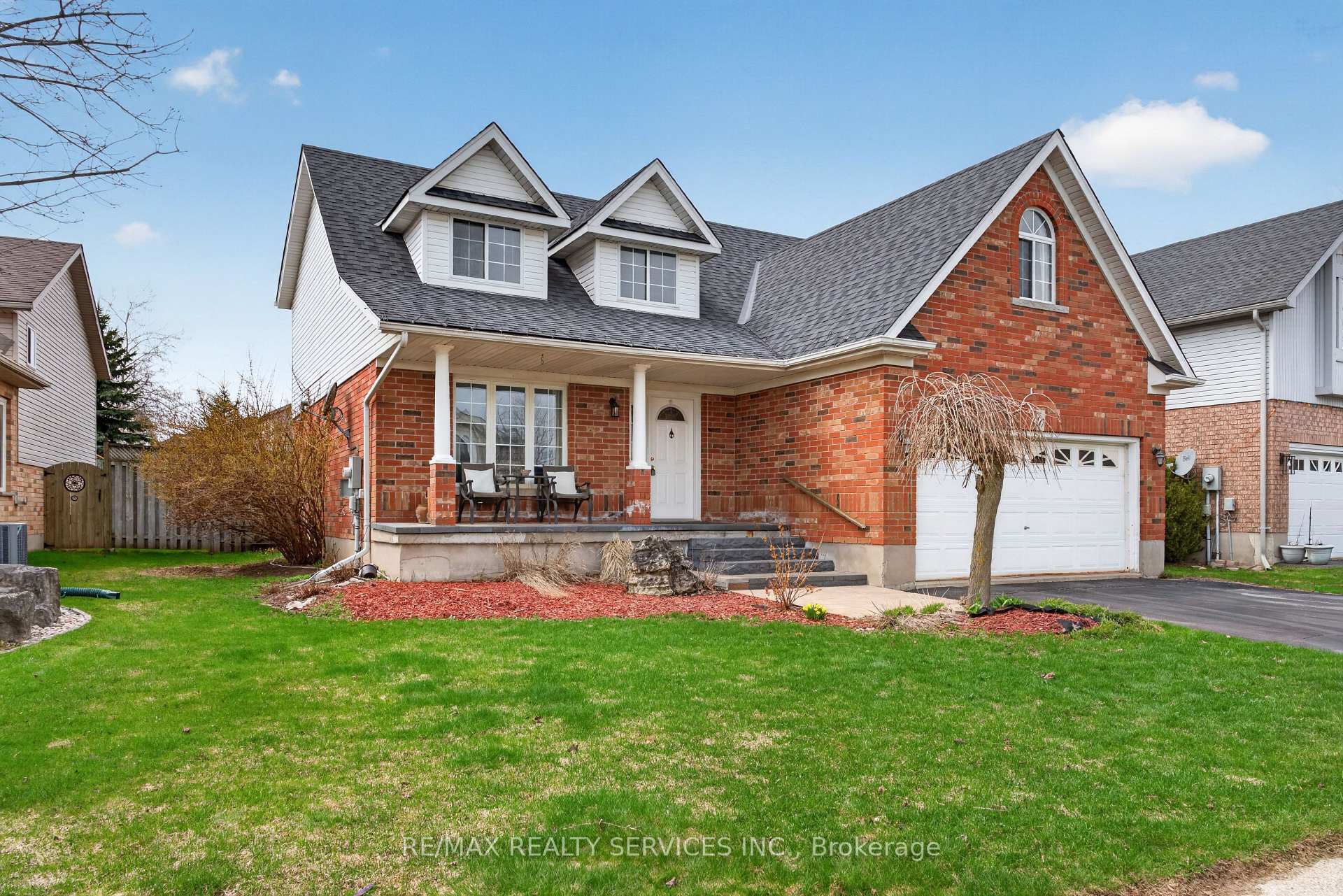 Photo 2 of 70 Hunter Road, Orangeville — HOMEH