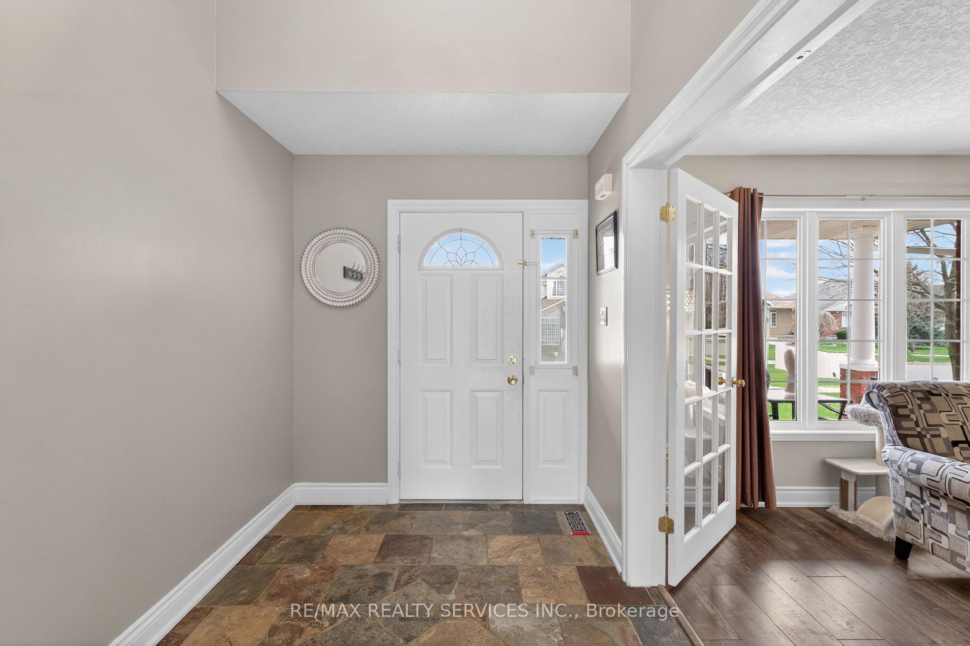 Photo 4 of 70 Hunter Road, Orangeville — HOMEH