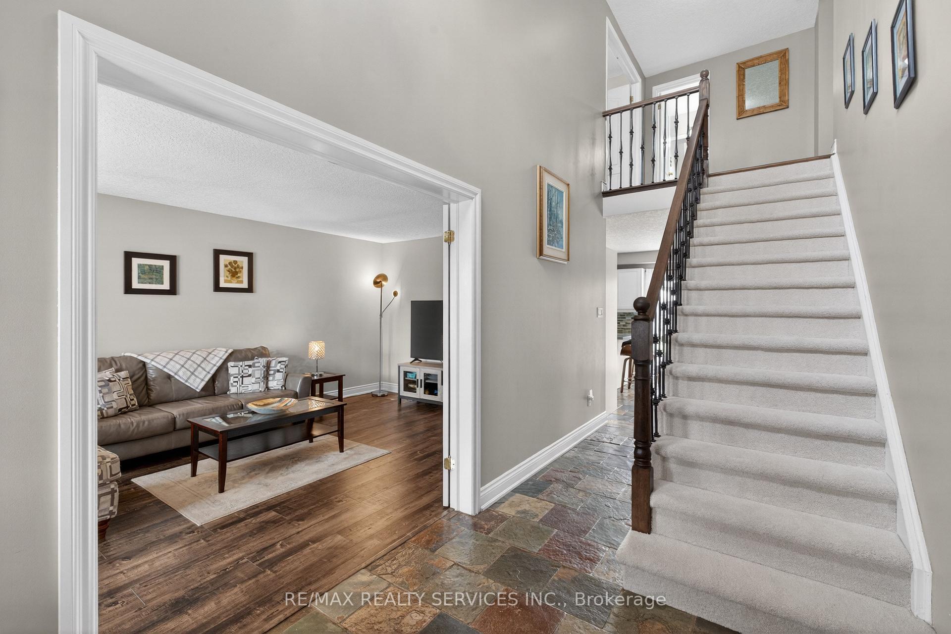 Photo 5 of 70 Hunter Road, Orangeville — HOMEH
