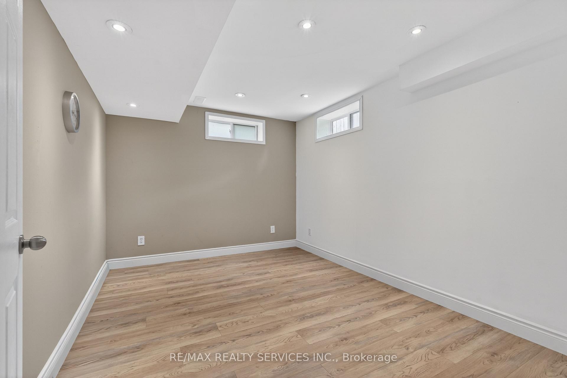 Photo 30 of 70 Hunter Road, Orangeville — HOMEH