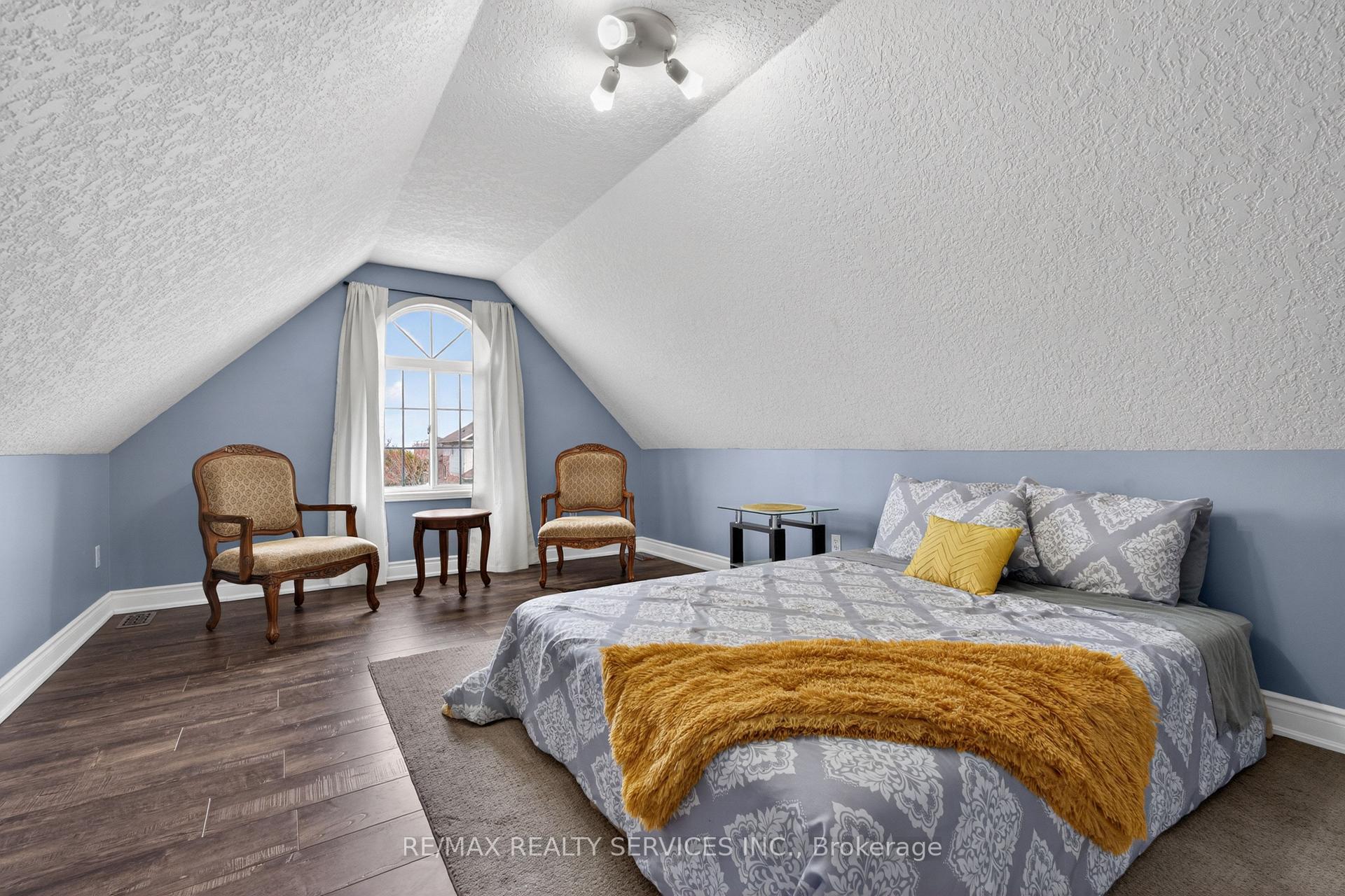 Photo 37 of 70 Hunter Road, Orangeville — HOMEH